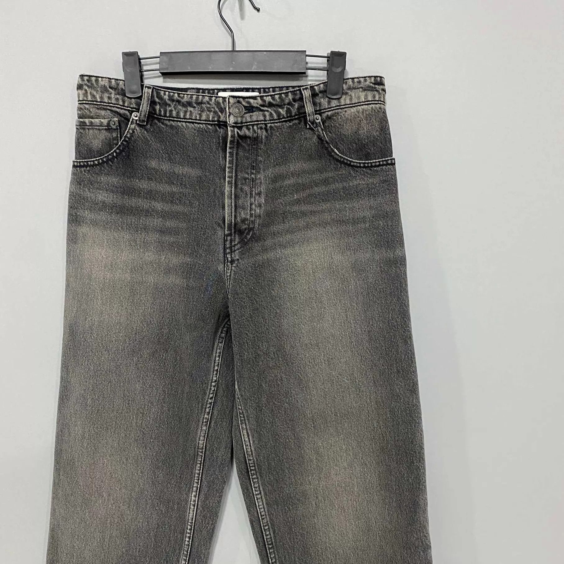 Balenciaga Balenciaga Gray Distressed Logo Jeans 27 Size 27" / US 4 / IT 40 - 1 Thumbnail