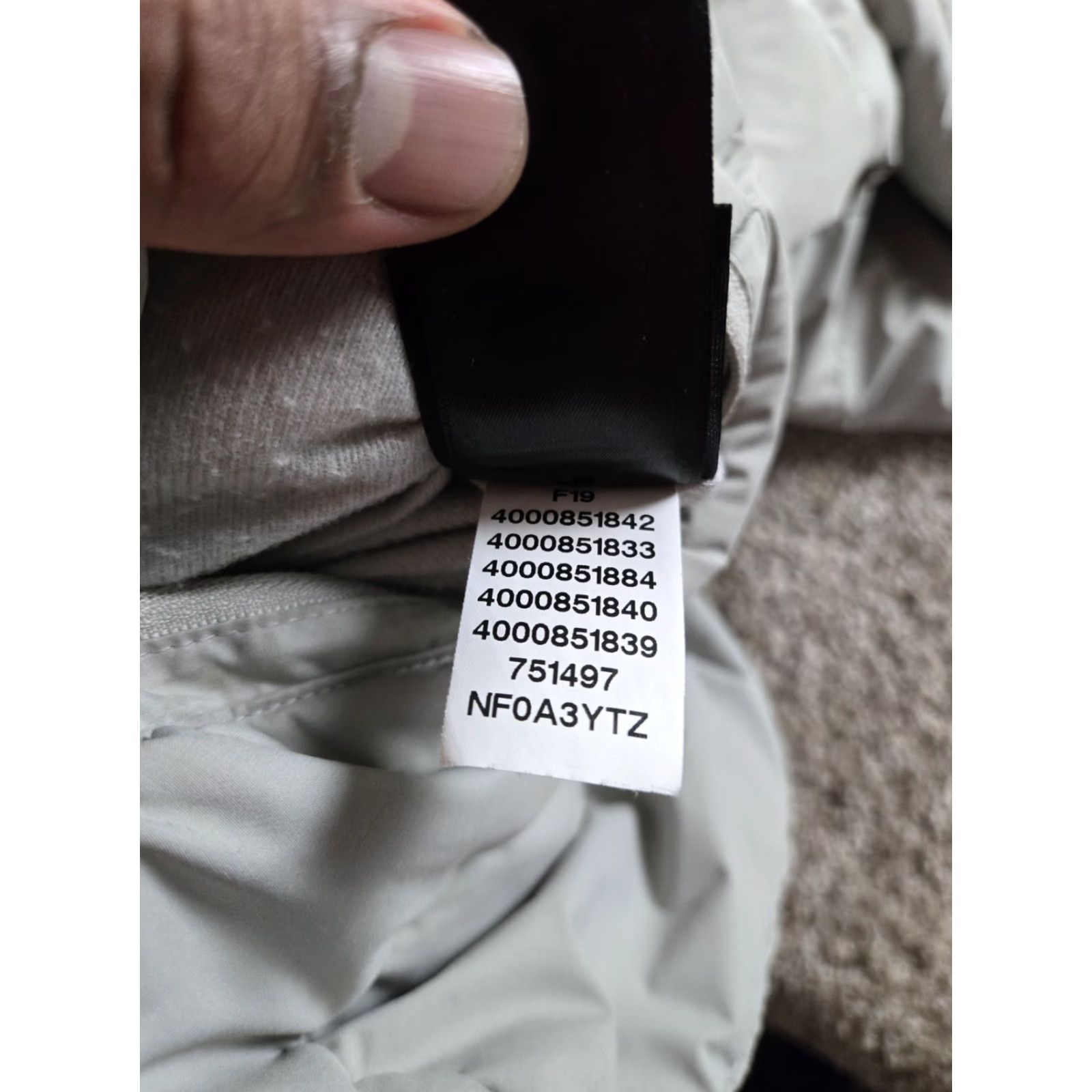 The North Face The North Face Jacket Womens M Beige Full Zip Pockets Lined Polyester Beig e Size M / US 6-8 / IT 42-44 - 7 Thumbnail