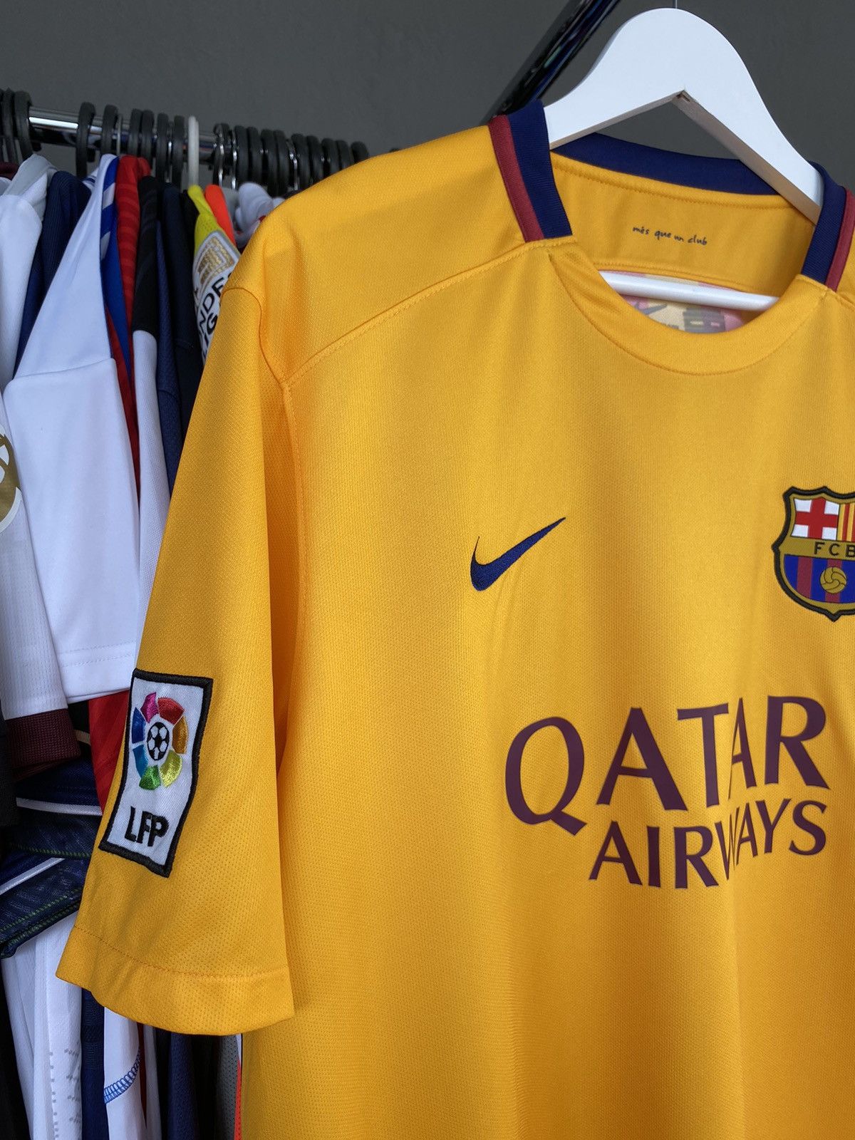 Nike NIKE BARCELONA 2015-16 AWAY FOOTBALL SHIRT Size US XL / EU 56 / 4 - 3 Thumbnail