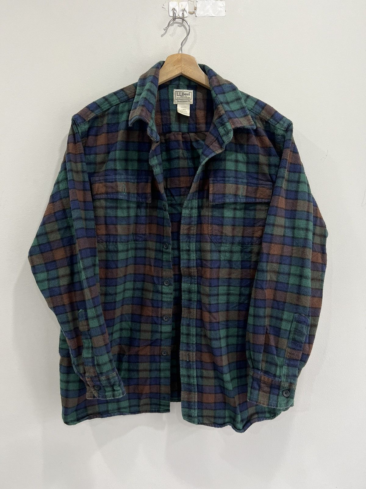 Vintage Vintage LL Bean Plaid Flannel Button Up Shirt green Size US L / EU 52-54 / 3 - 1 Thumbnail
