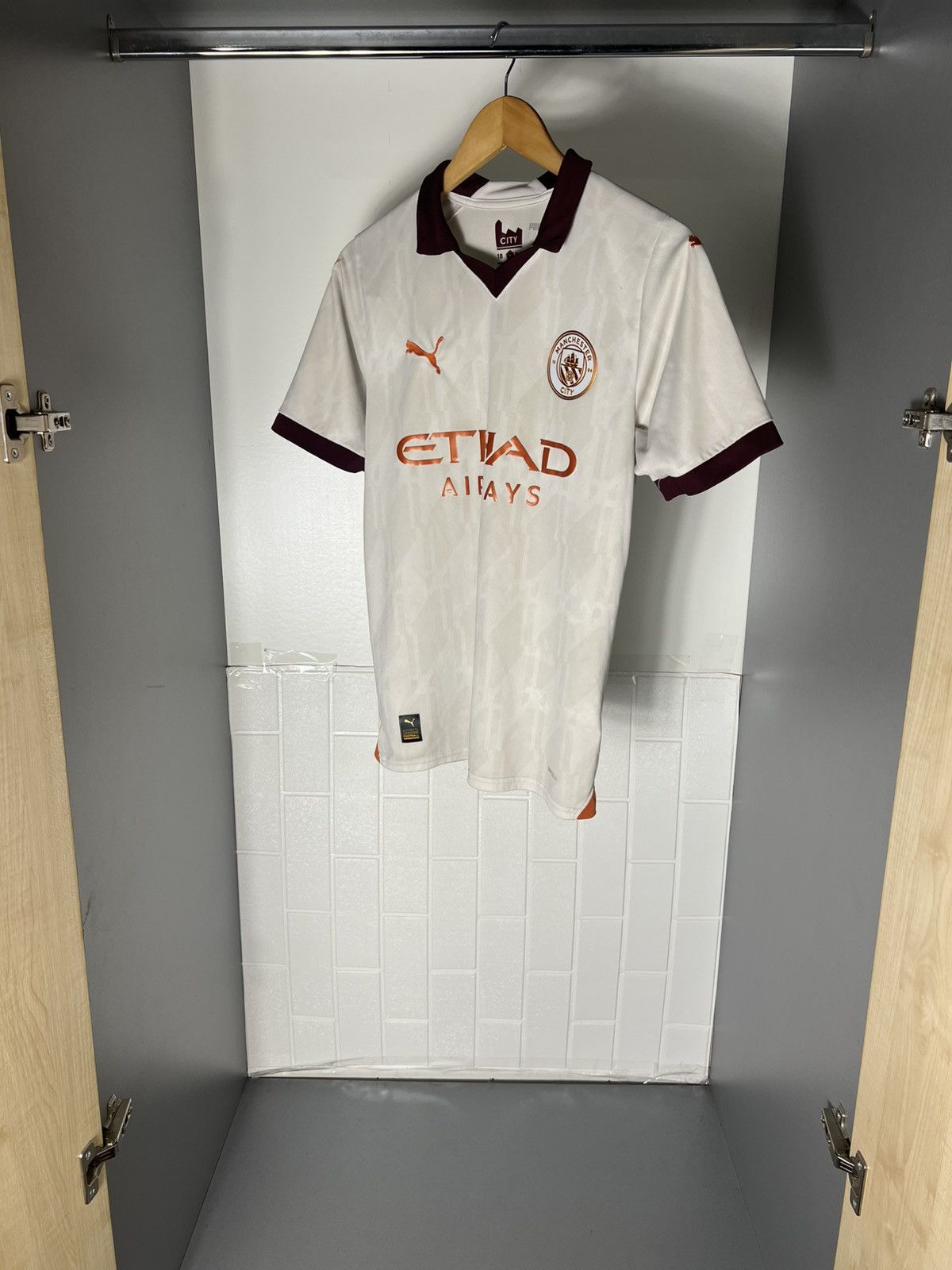 Puma VINTAGE PUMA FC MANCHESTER CITY ENGLAND SOCCER JERSEY RETRO Size US S / EU 44-46 / 1 - 3 Thumbnail