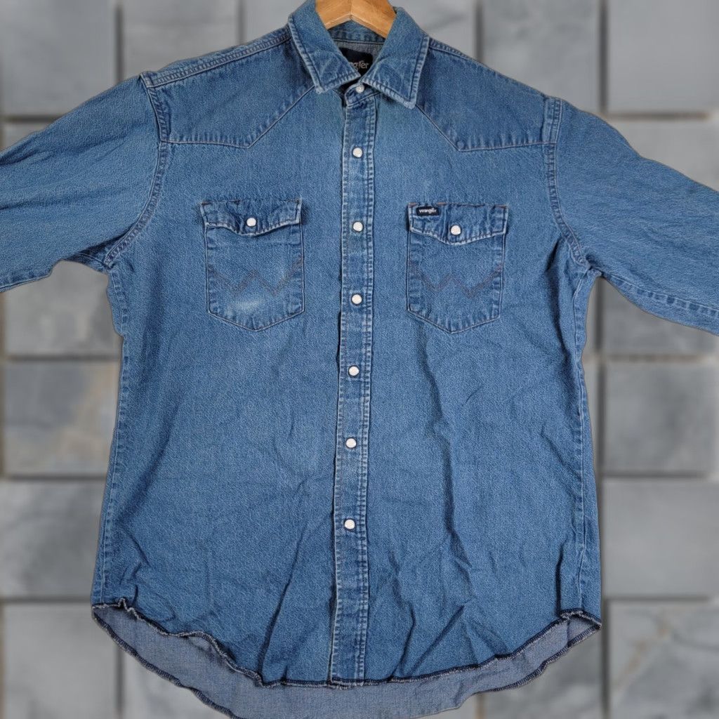 Wrangler VINTAGE Wrangler Mens Button-Down Shirt Regular L Blue Denim Western Pearl Snap Size US L / EU 52-54 / 3 - 1 Thumbnail