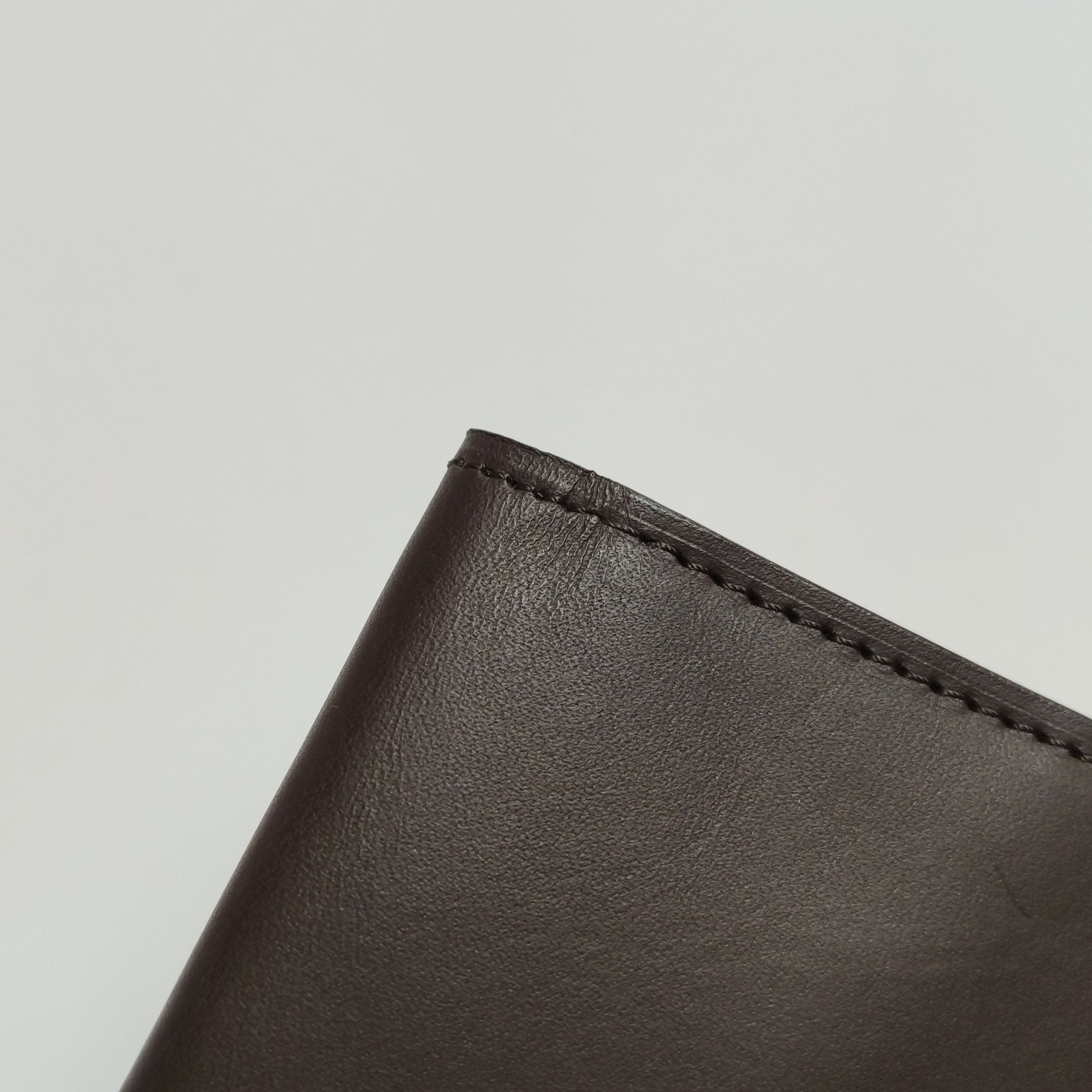 Louis Vuitton Louis Vuitton (LV) Cowhide Solid Color Letter Logo Card Hol Size ONE SIZE - 7 Thumbnail