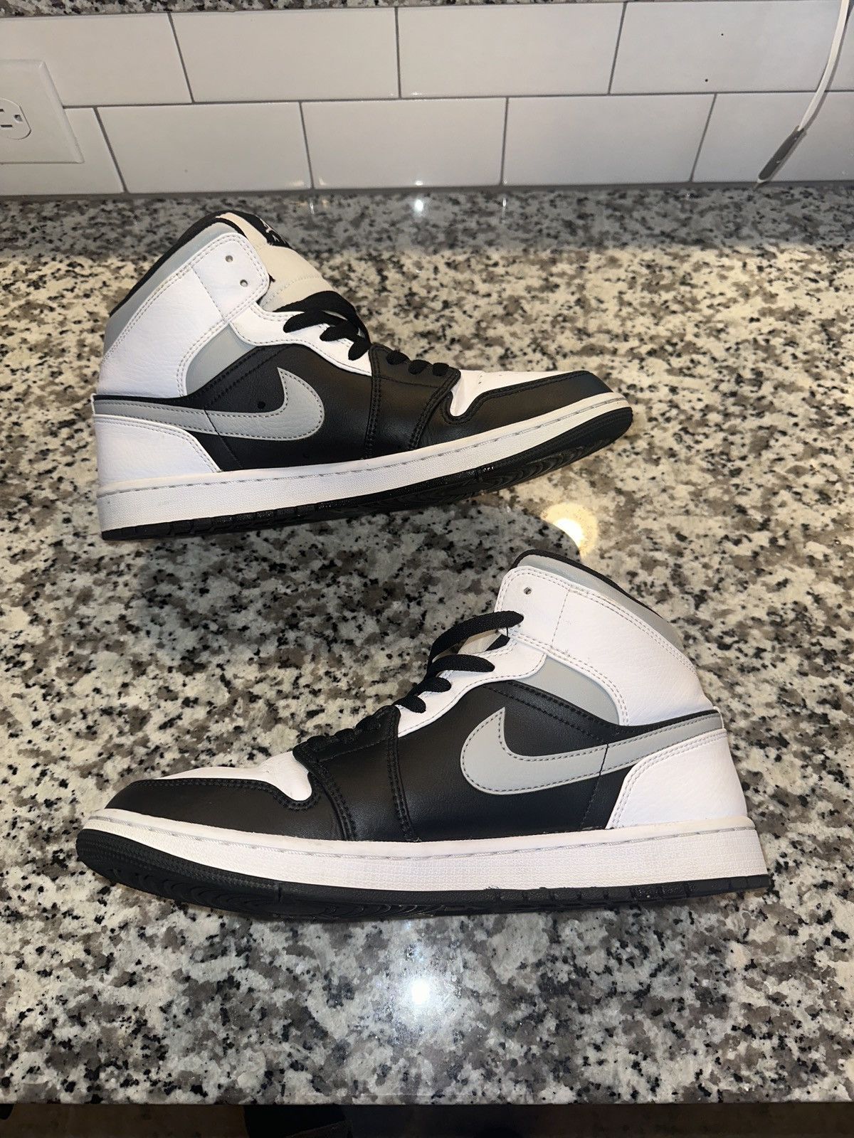 Jordan Brand × Nike Jordan 1 mid white shadow Size US 11 / EU 44 - 2 Thumbnail