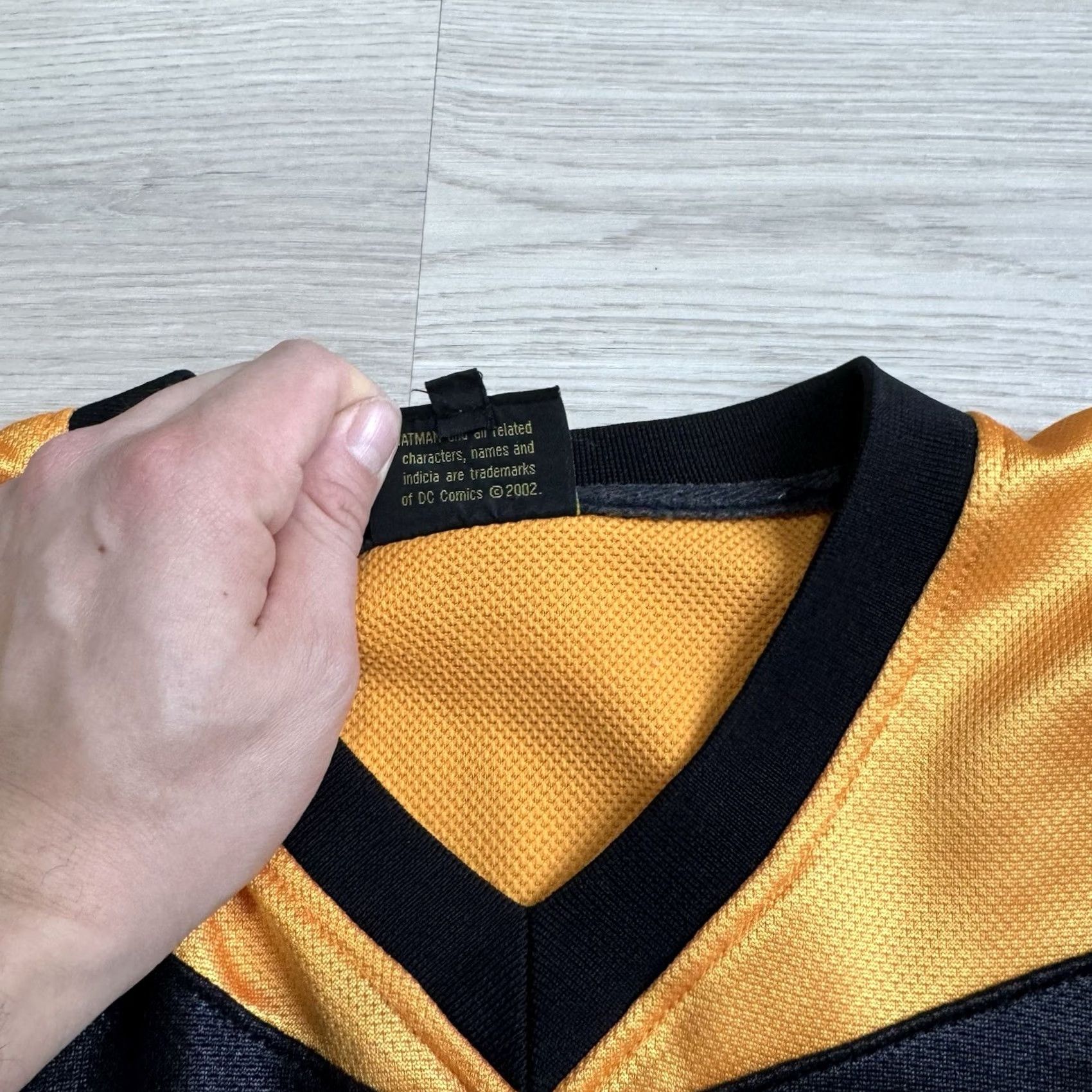Vintage VINTAGE Warner Bros Batman Jersey T-Shirt XL Black Embroidered Retro 2002 HTF Mens Size US XL / EU 56 / 4 - 5 Thumbnail