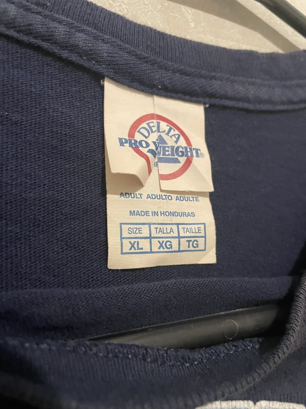 Vintage BOSTON EAGLES VS IOWA HAWKEYES T-SHIRT Size US XL / EU 56 / 4 - 5 Thumbnail