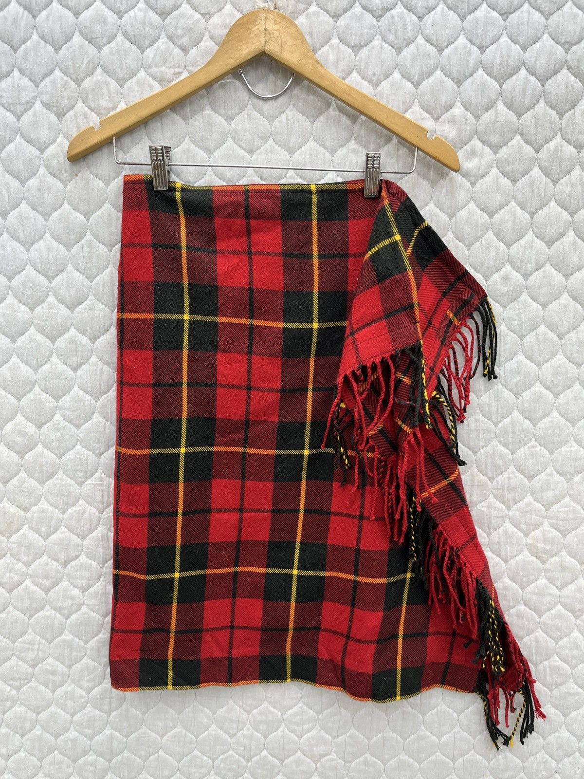 image of Archival Clothing x J W Anderson Steals Jw Anderson X Uniqlo Tartan Skirts in Black/Red, Women's (S