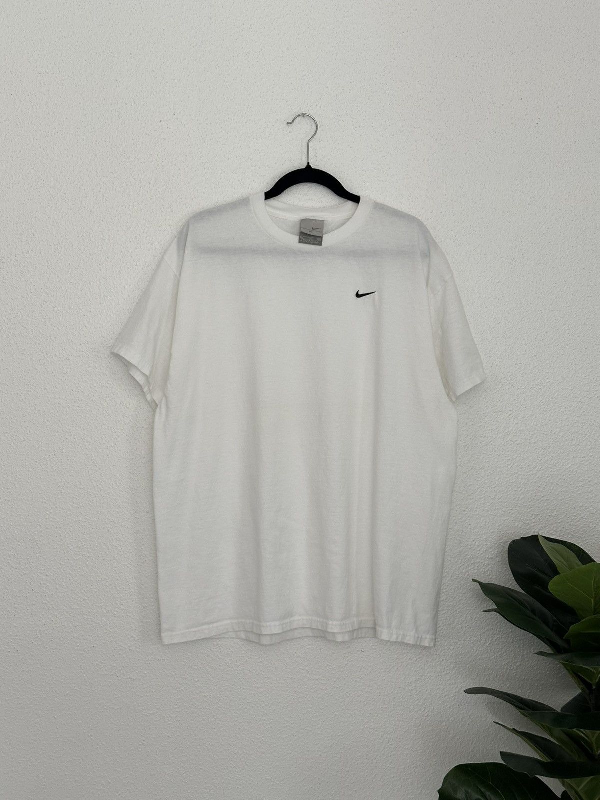 Nike Vintage Y2K Nike Embroidered Side Swoosh Logo T-Shirt XL Size US XL / EU 56 / 4 - 1 Thumbnail