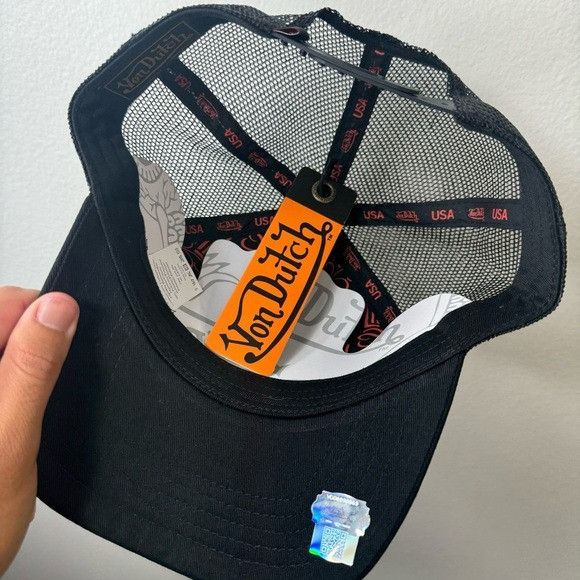 Von Dutch NWT VON DUTCH ROSES ON BLACK TRUCKER HAT Size ONE SIZE - 3 Thumbnail
