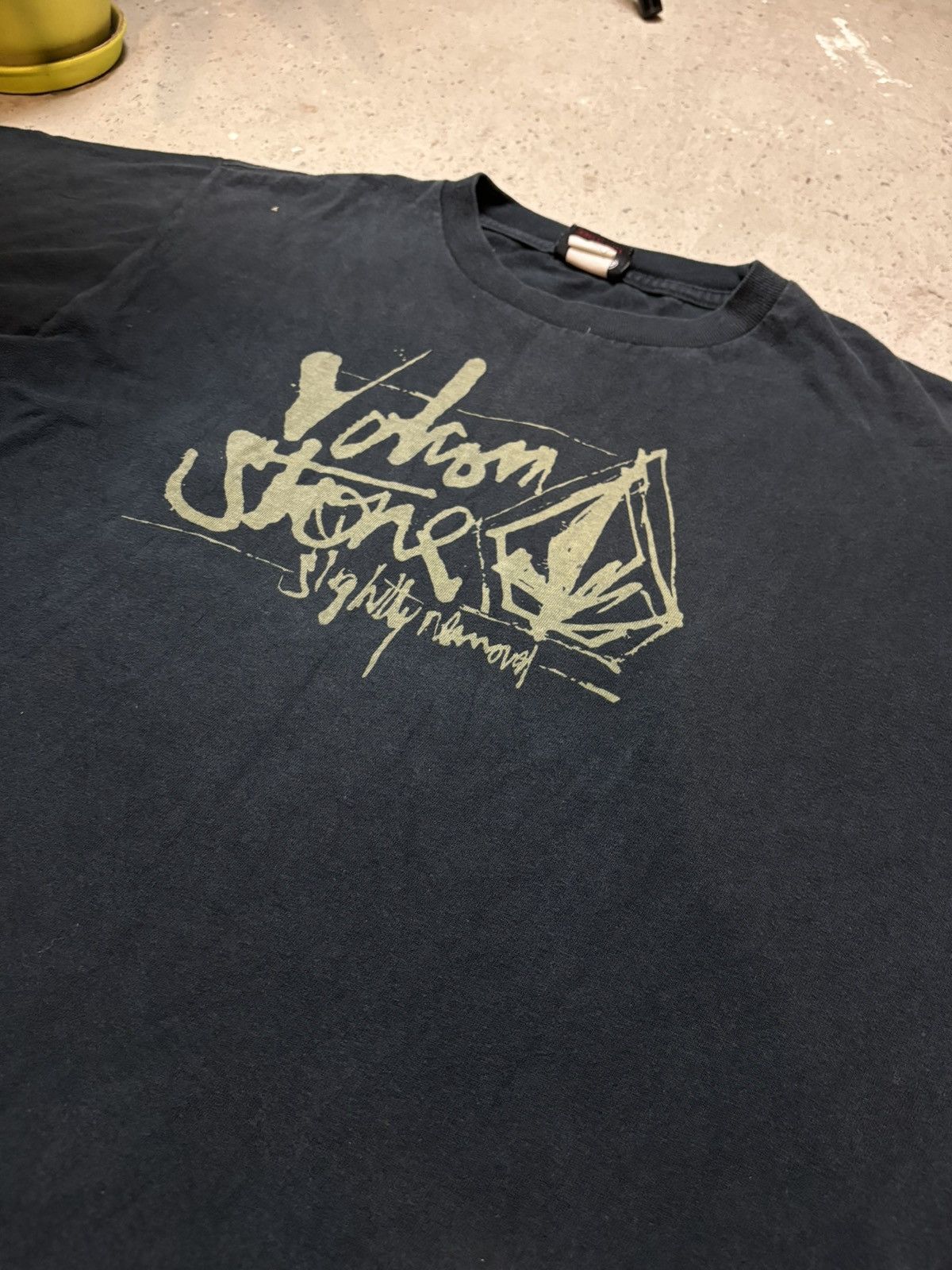 Japanese Brand × Vintage × Volcom Vintage Volcom Big Logo Avant Garde Streetwear Tee Size XL / US 12-14 / IT 48-50 - 2 Thumbnail