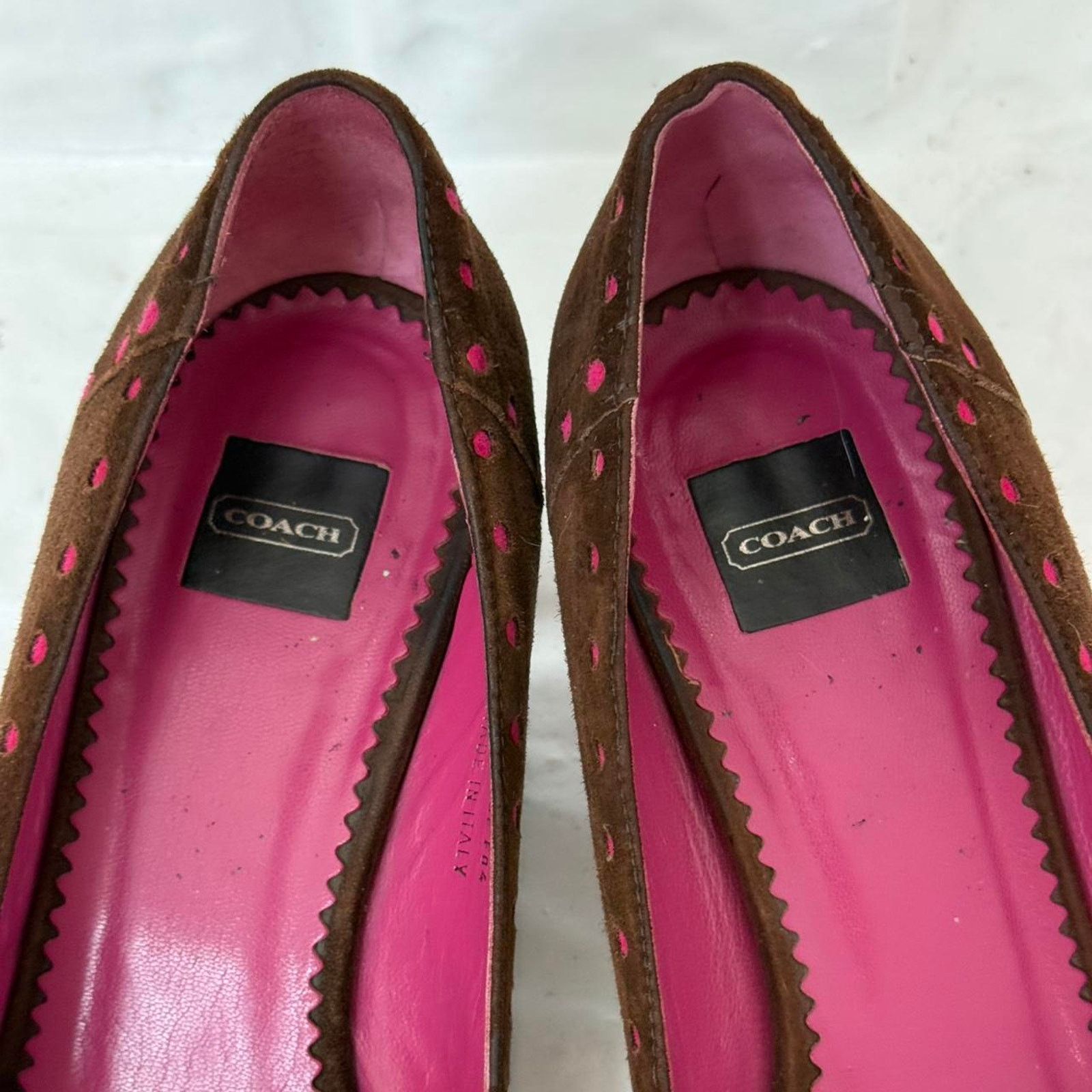 Coach y2k coach pink and brown polka dot suede kitten heels Size US 8 / IT 38 - 5 Thumbnail