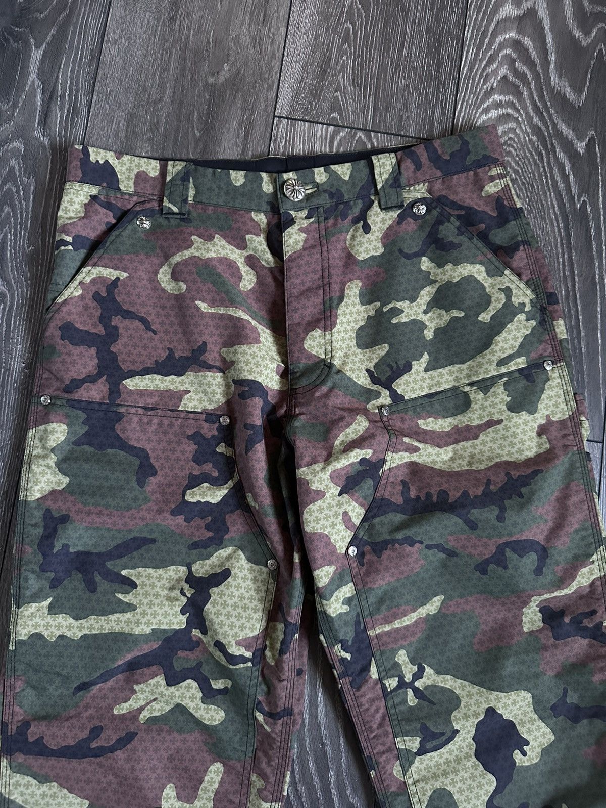 Chrome Hearts chrome hearts new camo monogram double knee carpenter pants Size US 33 - 3 Thumbnail
