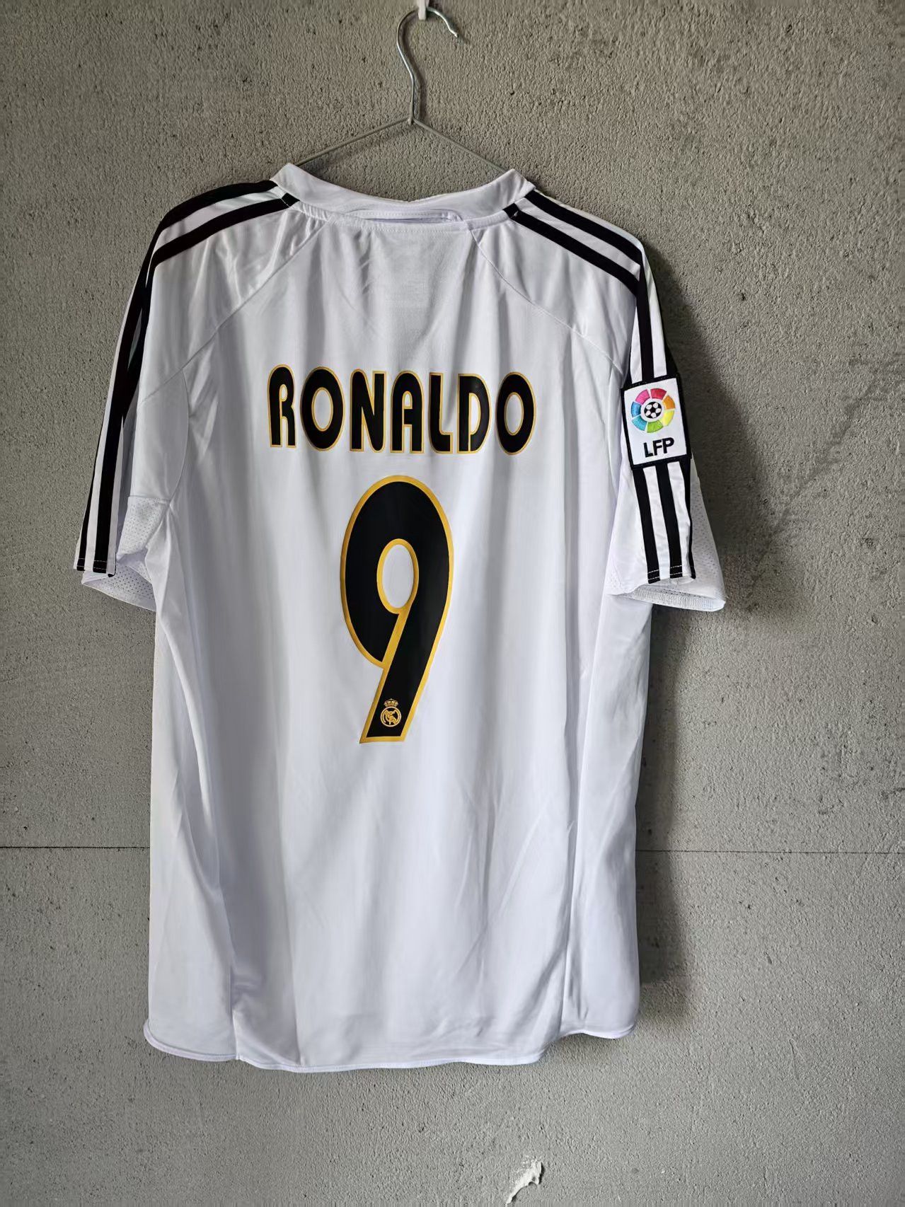 Other 2005 Real Madrid 9 Ronaldo Jersey Size US L / EU 52-54 / 3 - 1 Thumbnail