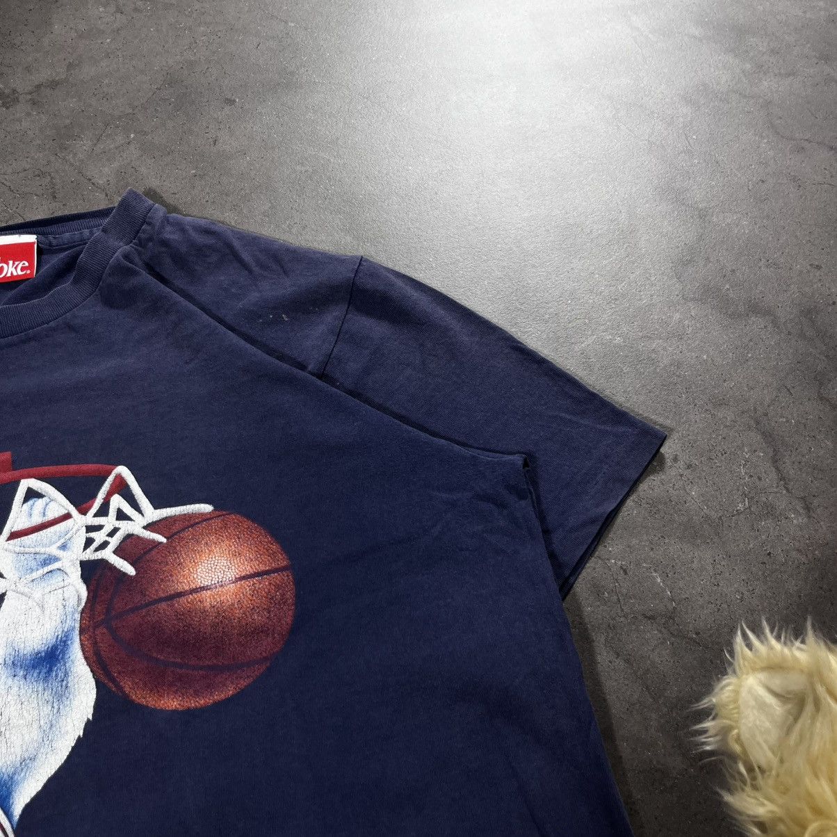 Cartoon Network Coca Cola 90s Vintage Bear Dunking Basket Tee Tshirt Hype Size US XL / EU 56 / 4 - 5 Thumbnail