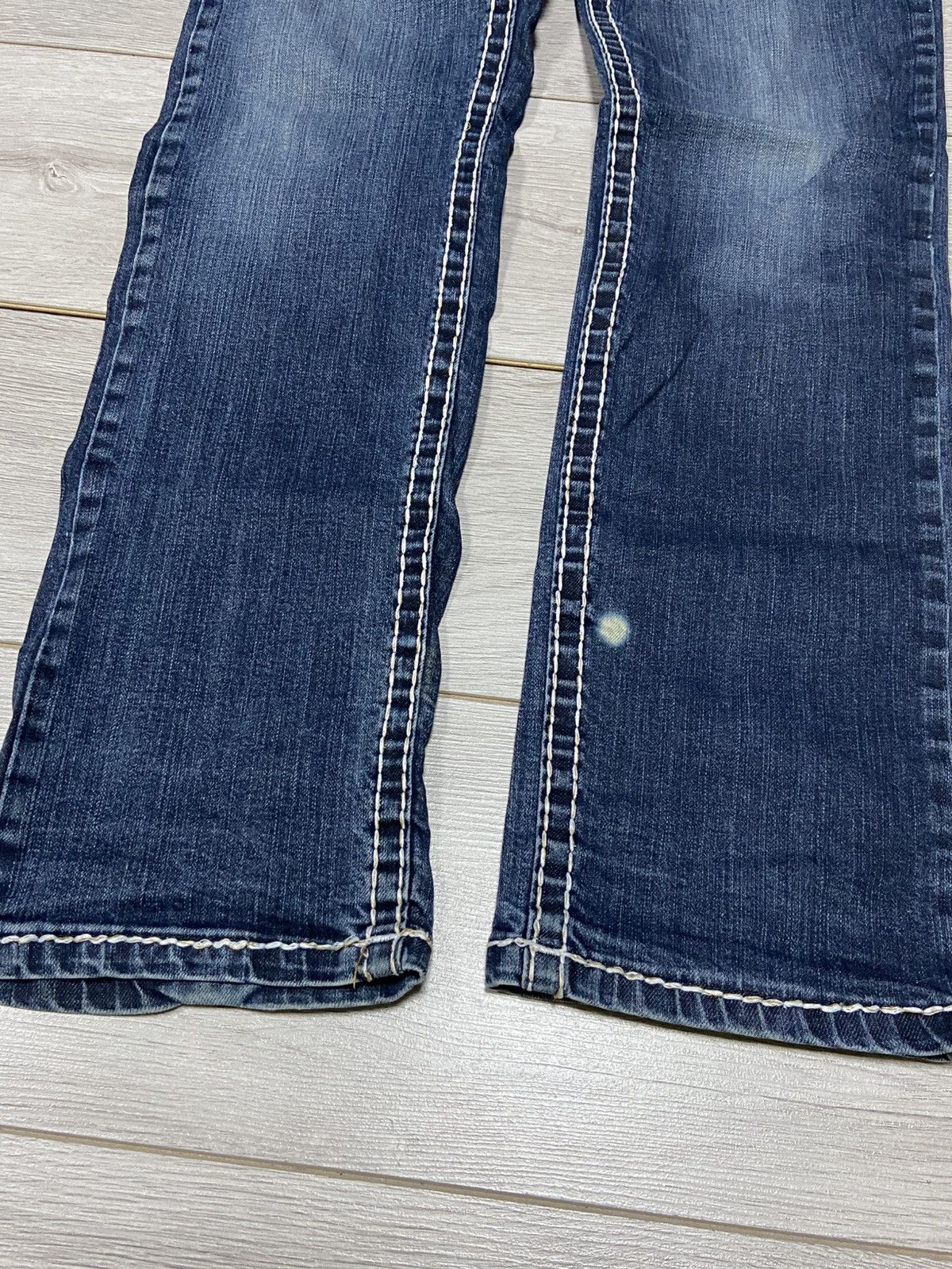 True Religion True Religion white stitched horse shoe vintage denim jeans Size US 30 / EU 46 - 5 Thumbnail