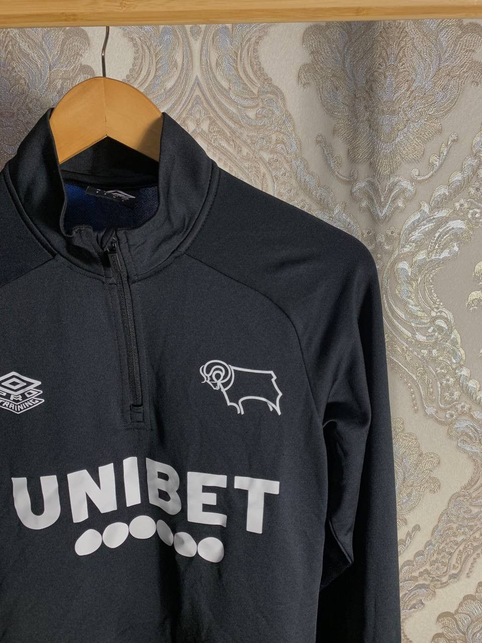 Umbro × Vintage VERY RARE UMBRO DERBI UNITED ENGLAND TRAINING SOCCER JERSEY Size US S / EU 44-46 / 1 - 2 Thumbnail