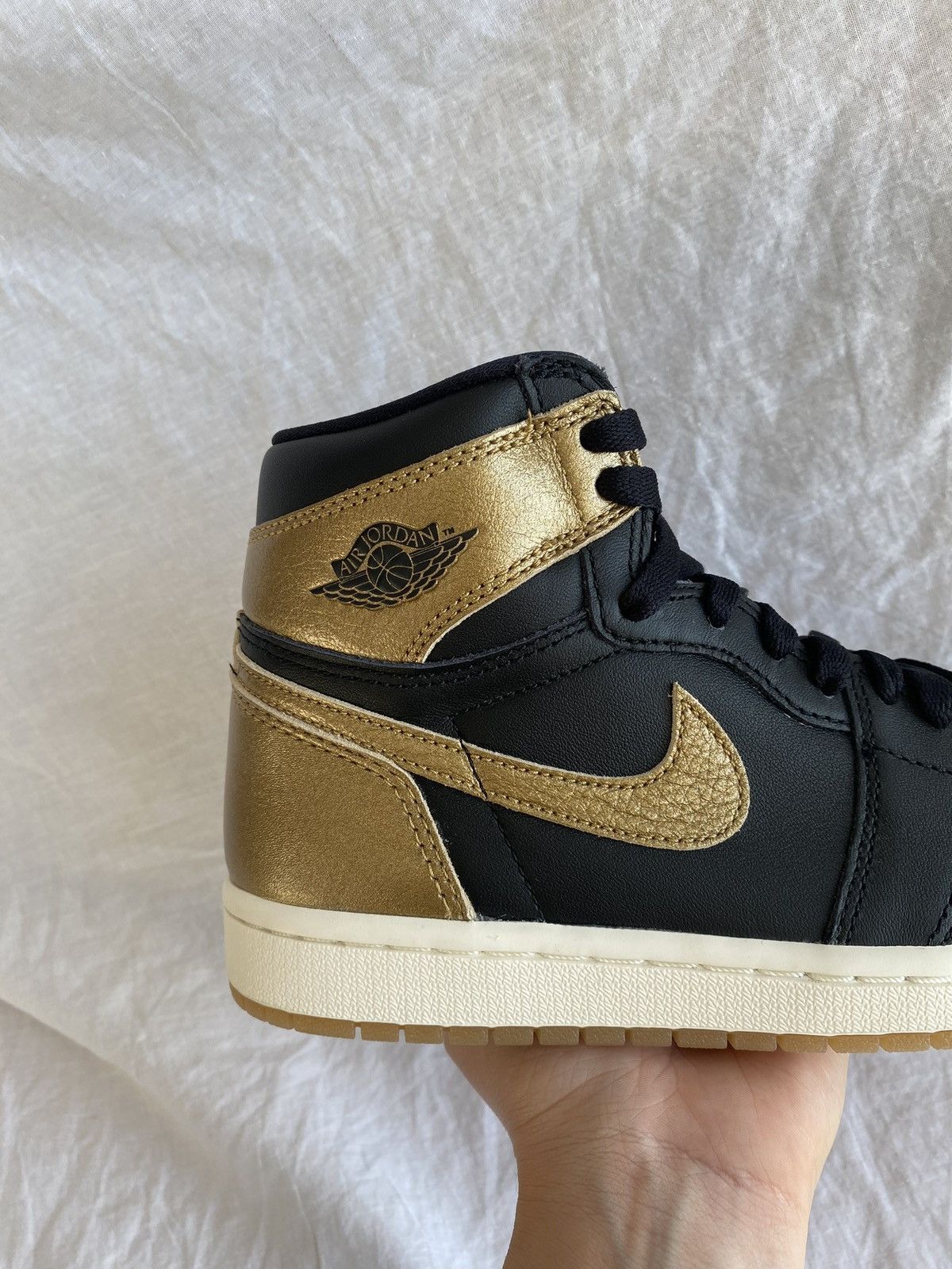 Jordan Brand Nike Air Jordan One Metalic Gold Size US 5.5 / EU 38 - 4 Thumbnail