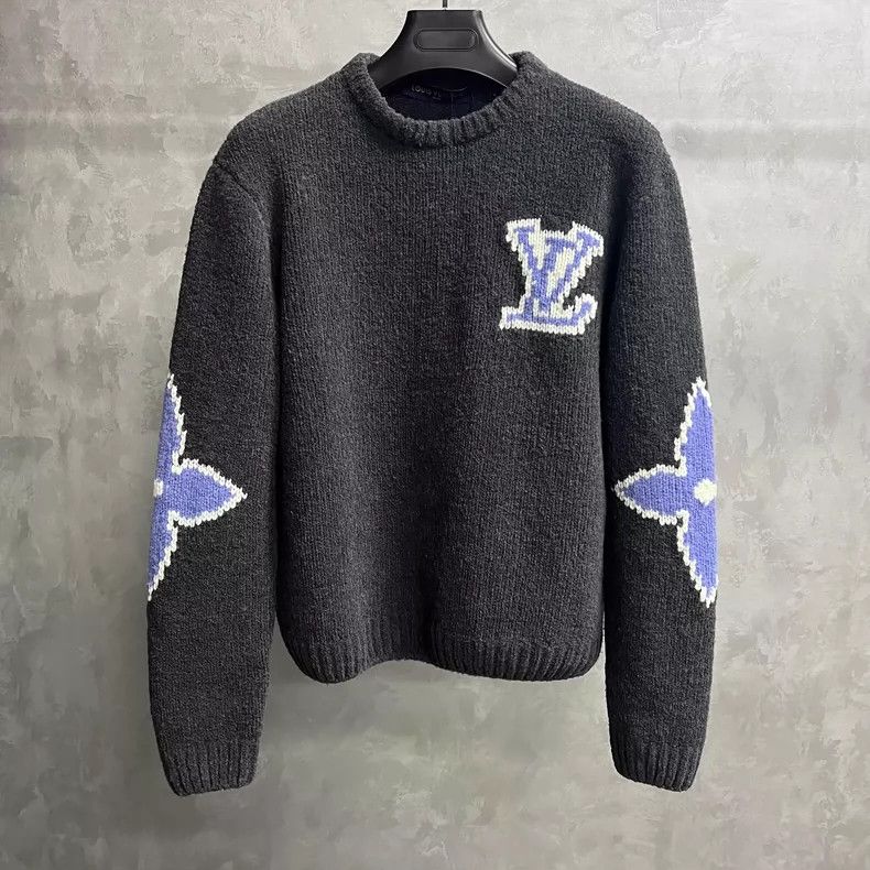 Louis Vuitton Louis Vuitton 24 Newest Dark Grey Solid Monogrammed Crew Ne Size US M / EU 48-50 / 2 - 1 Thumbnail