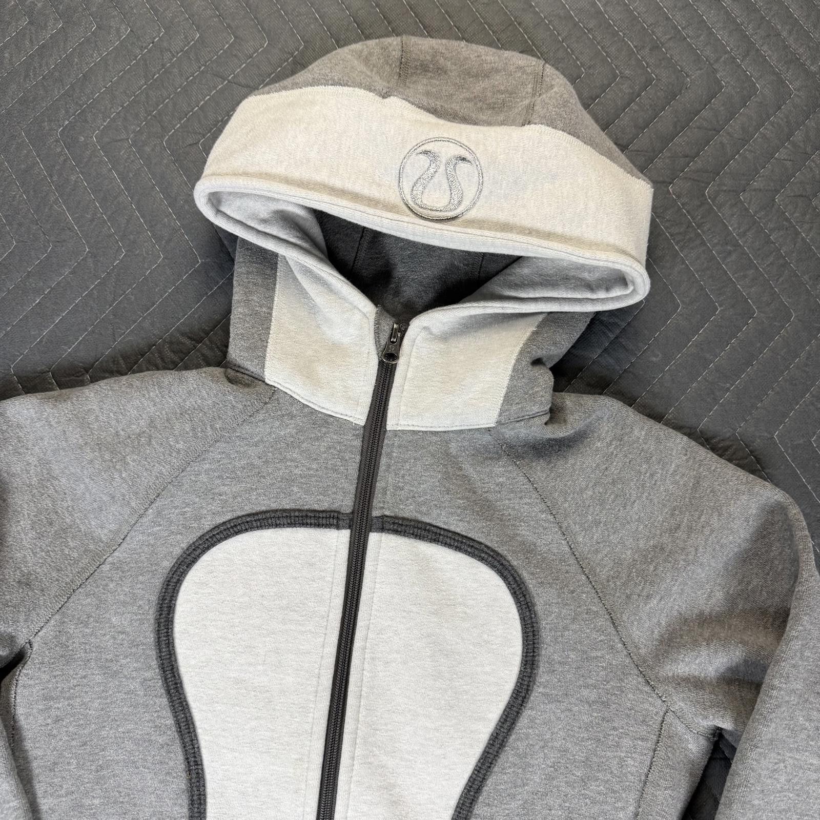 Lululemon Lululemon Scuba Full Zip Hoodie Grey Size 6 Size M / US 6-8 / IT 42-44 - 2 Thumbnail