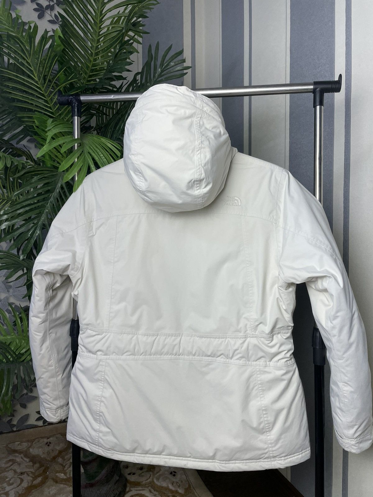 The North Face Women’s HyVent Puffer White Jacket Size XL