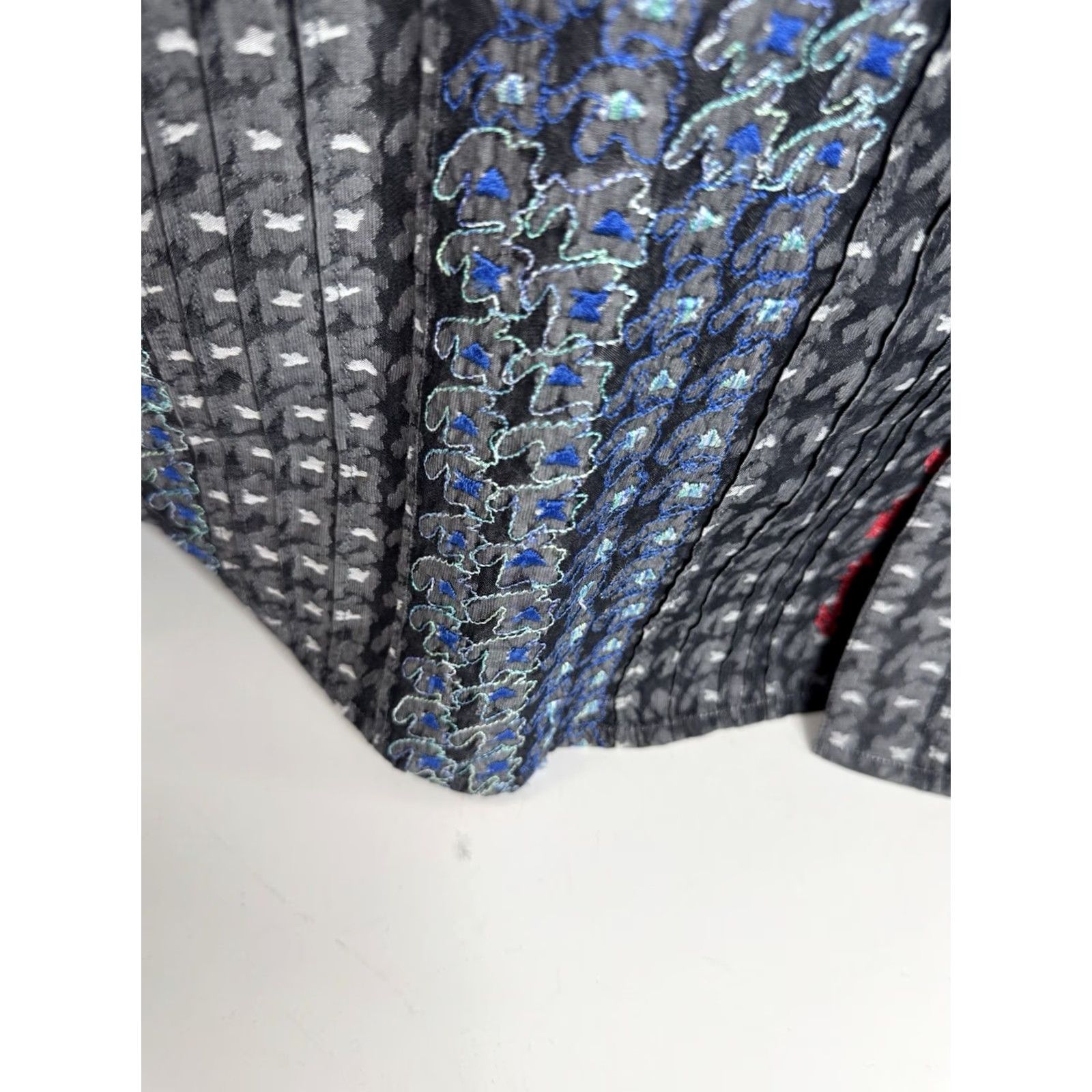 Robert Graham Robert Graham Limited Edition 3XL Embroidered Front Shirt Men Button-Up Long Sleeve Gray / Blue / Green / White 90s or 00s? JG - 435/610 Size US XXL / EU 58 / 5 - 3 Thumbnail