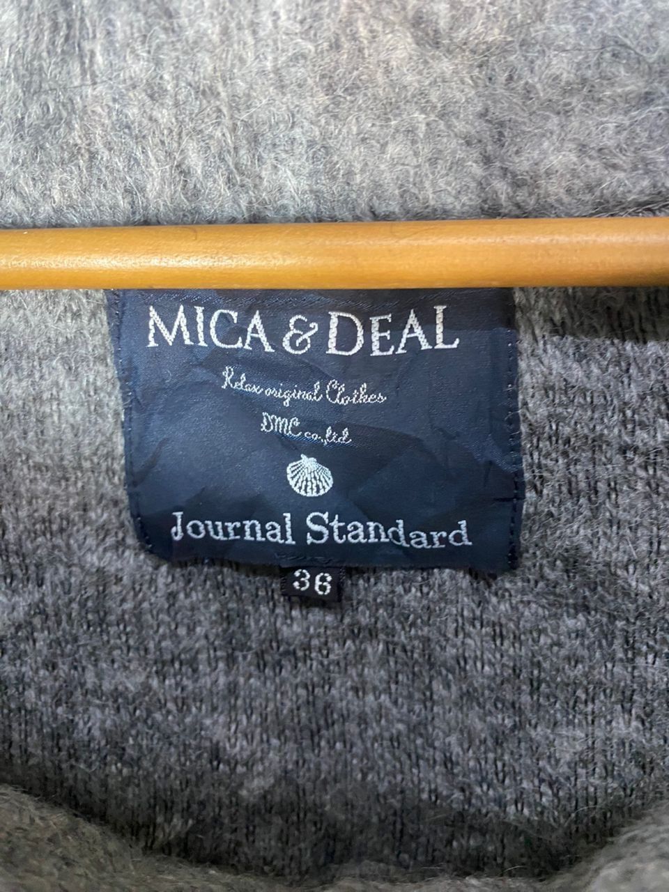 Japanese Brand × Journal Standard Mica&deal wool turtleneck short sleeve blouse by J.S Size L / US 10 / IT 46 - 4 Thumbnail