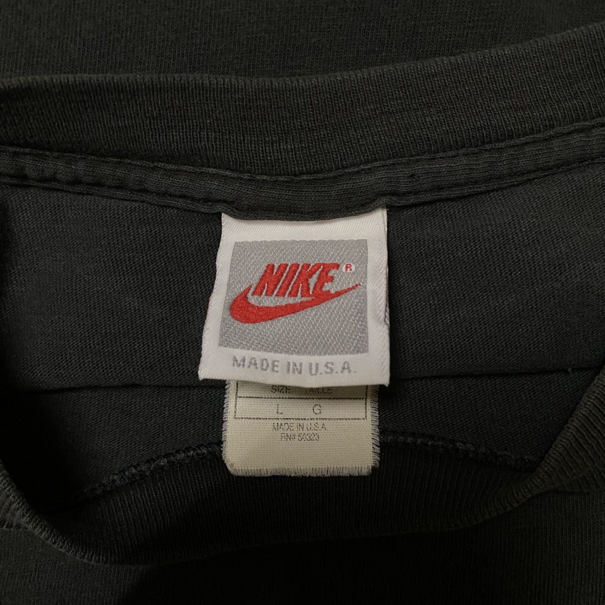 Nike × Vintage Vintage 90's Nike Town Chicago Graphic Tee Size US L / EU 52-54 / 3 - 5 Thumbnail