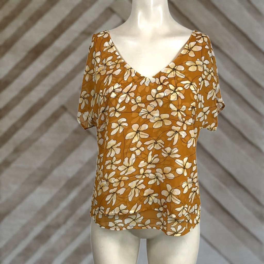 Vintage CABI Womens XS Mustard Floral Short Sleeve V Neck Top Shirt Size XS / US 0-2 / IT 36-38 - 1 Thumbnail
