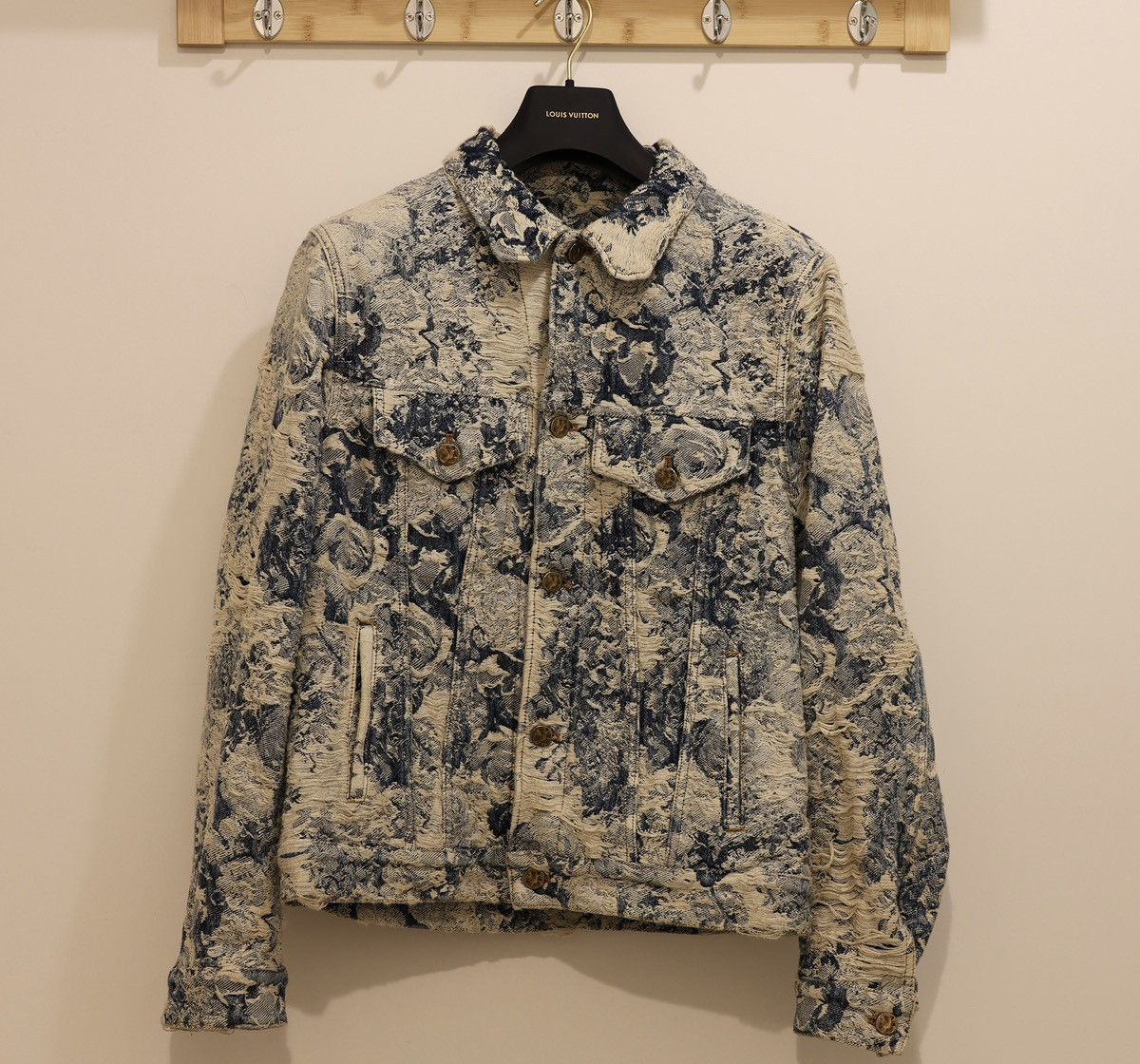 Louis Vuitton Louis Vuitton distressed denim jacket size 52 Size US L / EU 52-54 / 3 - 1 Thumbnail
