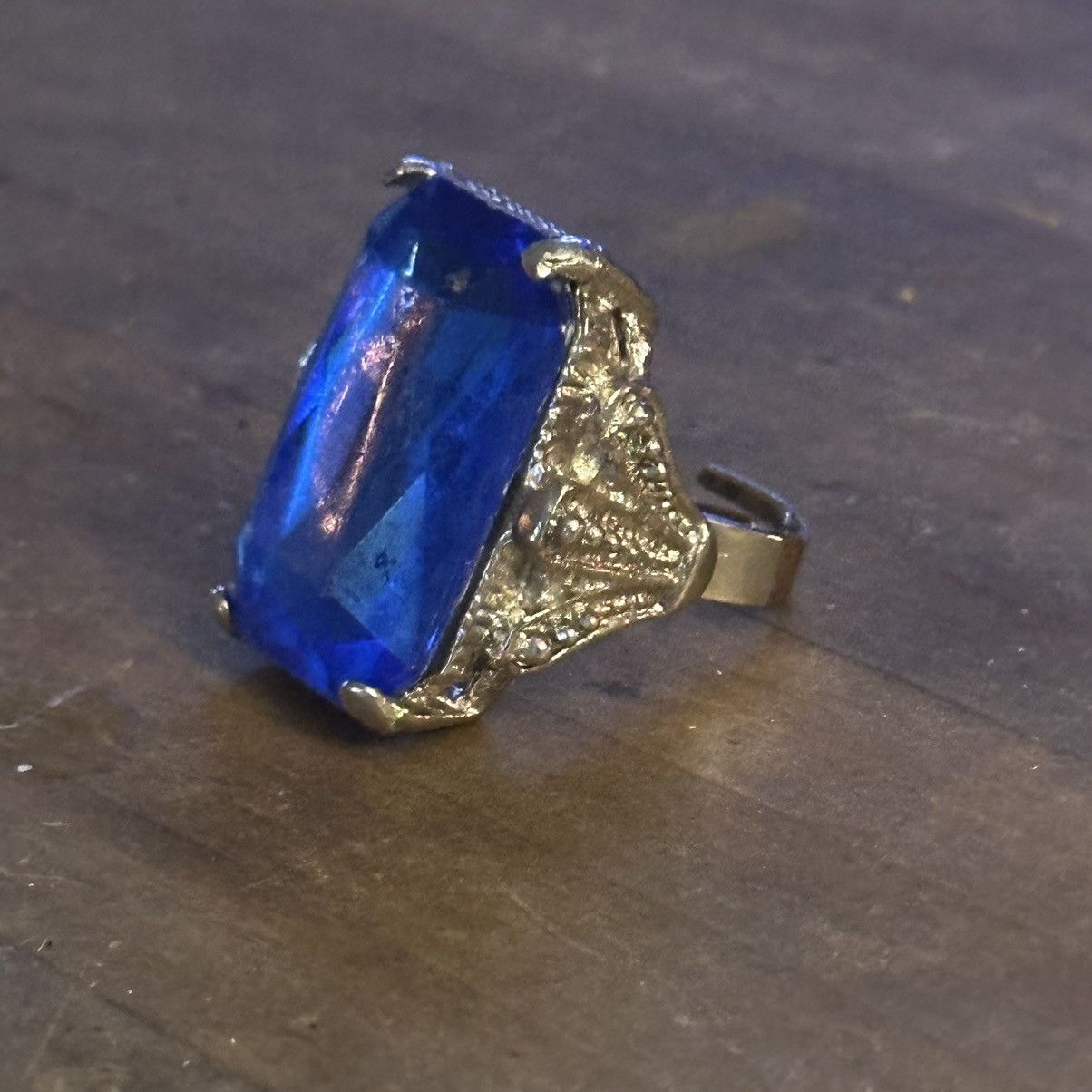 Vintage Vintage large blue gemstone cocktail ring Size ONE SIZE - 6 Thumbnail