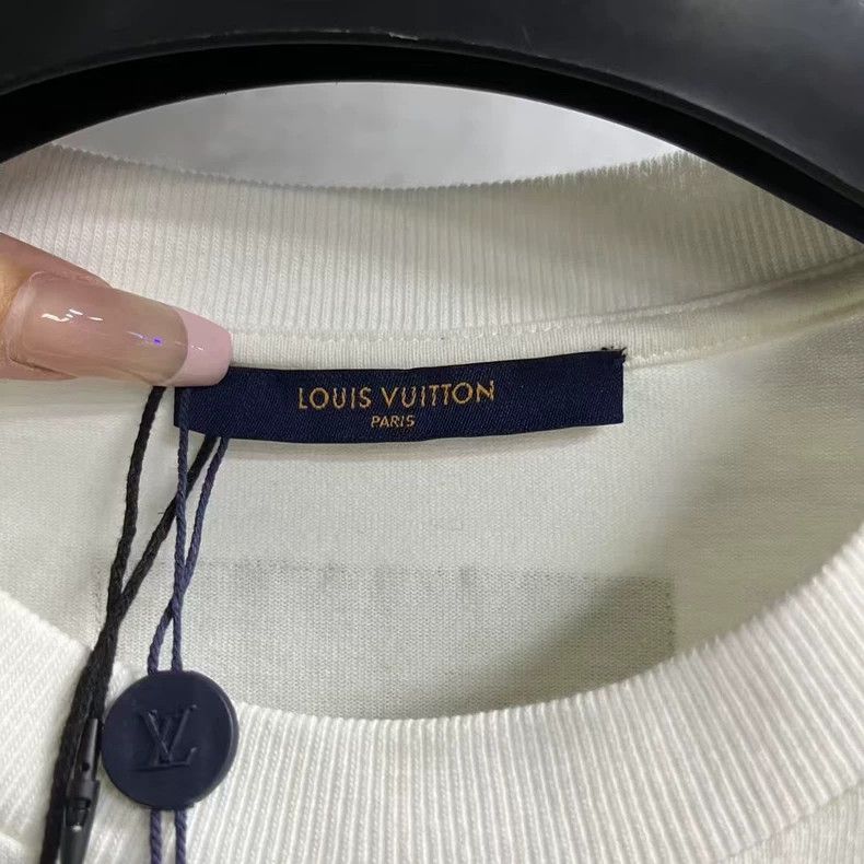 Louis Vuitton Louis Vuitton White Letter Logo Embroidered Crew Neck Shor Size US S / EU 44-46 / 1 - 2 Thumbnail