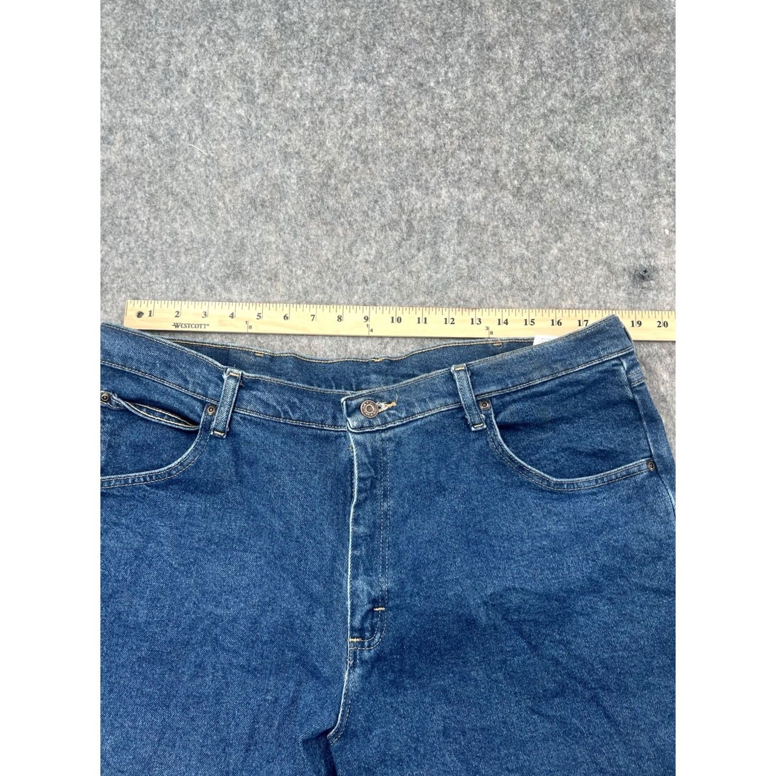 Wrangler Wrangler Jeans Men's Regular Fit Denim Medium Wash 38x32 Straight 5-Pocket Belt Loops Zipper Button Blue Size US 38 / EU 54 - 4 Thumbnail