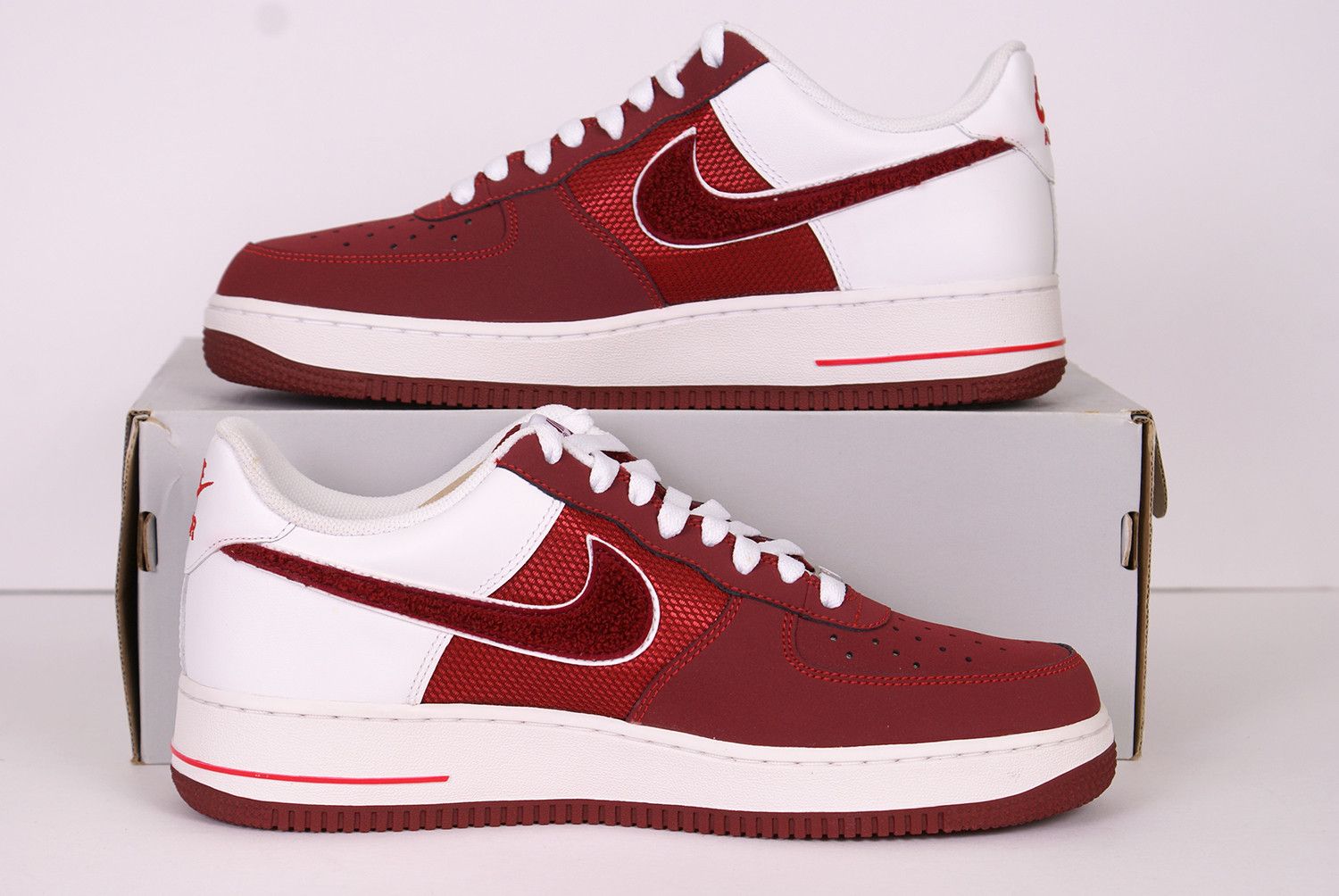 Nike 2013 Nike Air Force 1 HYPER RED White Chenille 488298 606 Size US 10.5 / EU 43-44 - 2 Thumbnail