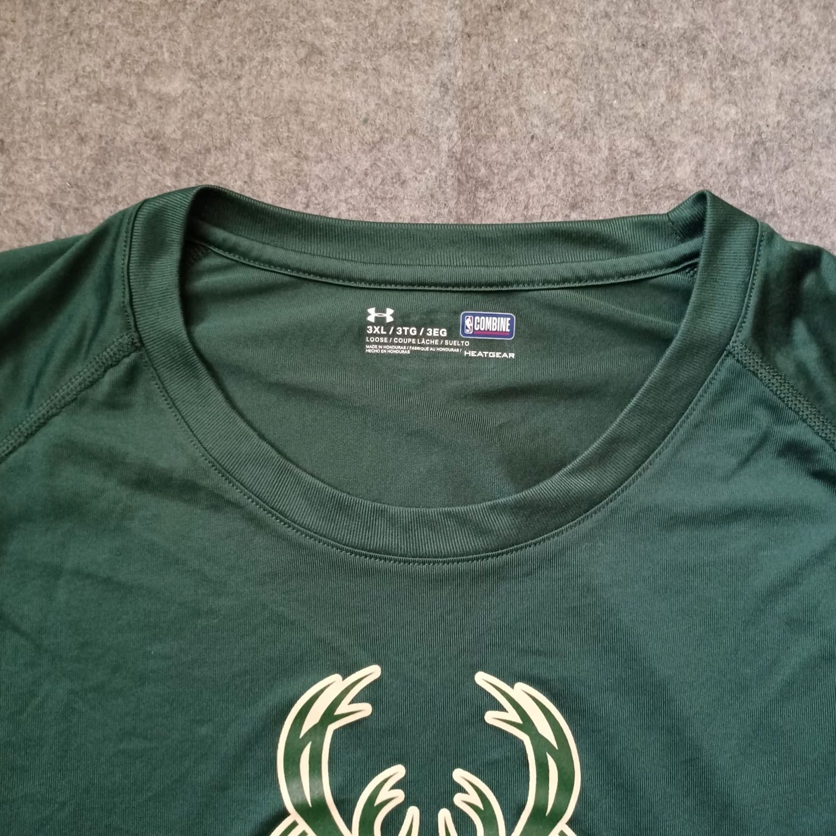 Under Armour Under Armour Milwaukee Bucks T Shirt Mens XXXL 3XL Green HeatGear NBA Crew Neck Short Sleeve Shirt Mens Green NBA HeatGear Logo Size US XXL / EU 58 / 5 - 6 Thumbnail