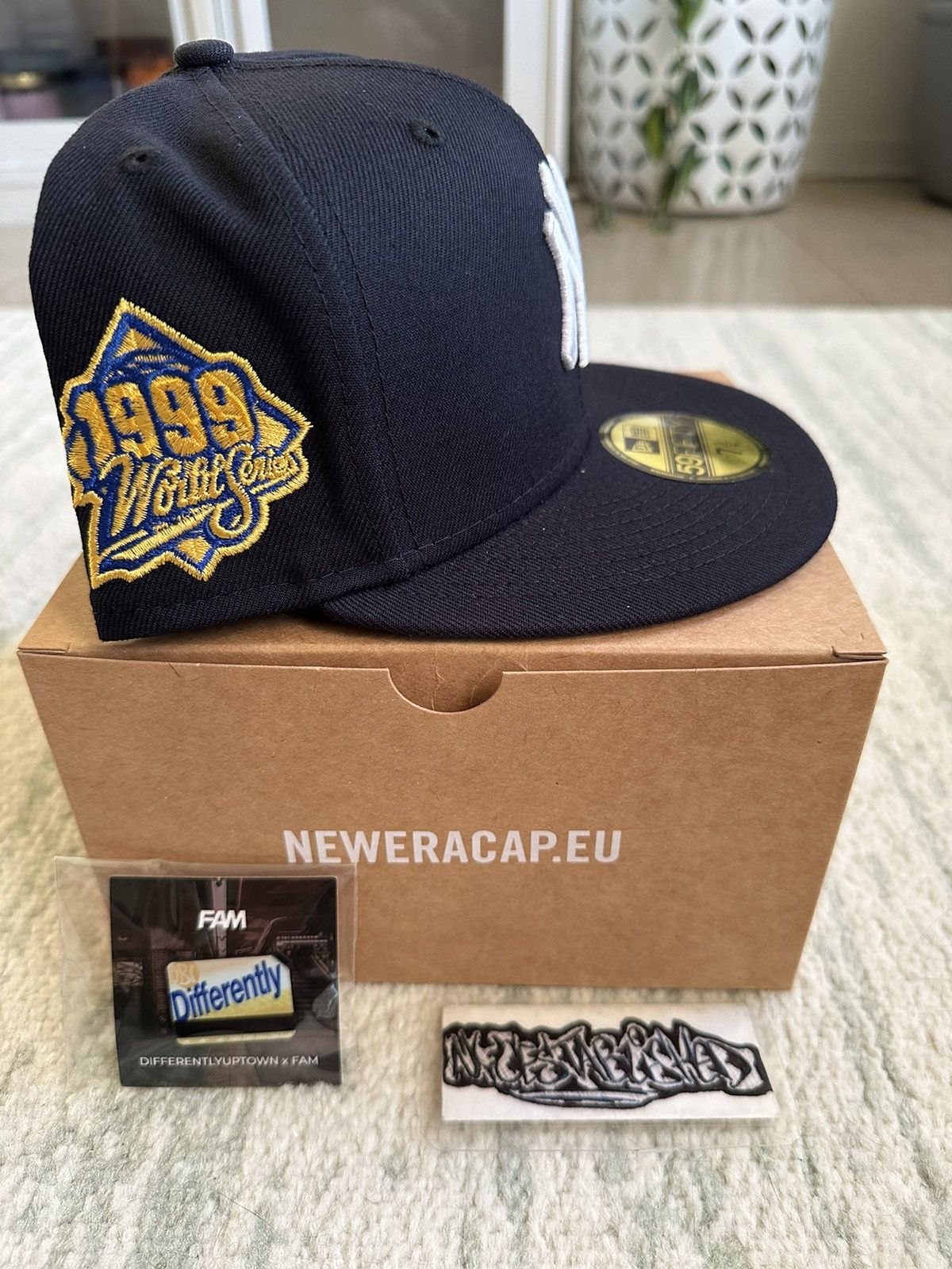New Era × New York Yankees New York Yankees 1999 World Series Fitted Cap Size 7 3/4 Size 34 - 2 Thumbnail