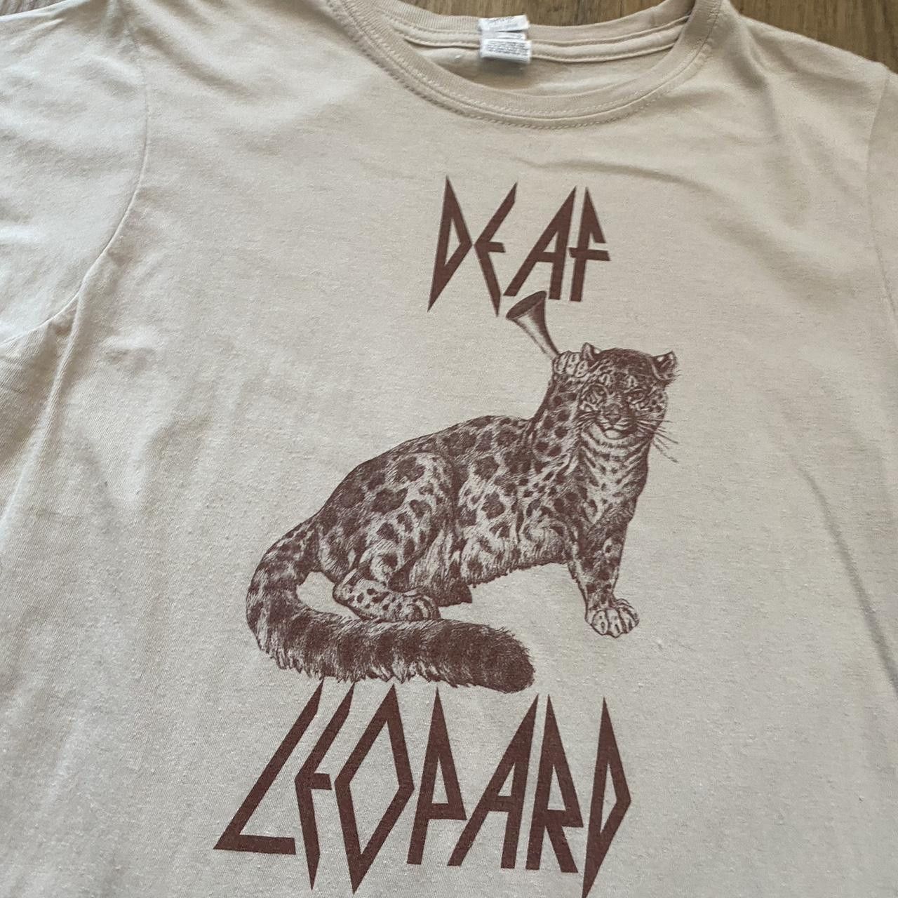 Gildan Cream Def Leppard Leopard graphic tee #glamrock Rock Metal Size US L / EU 52-54 / 3 - 3 Thumbnail