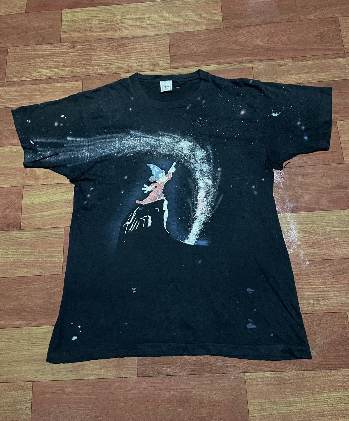 Vintage Vintage Mickey Magic Thrashed T-Shirt Distressed Faded Size US XL / EU 56 / 4 - 1 Thumbnail