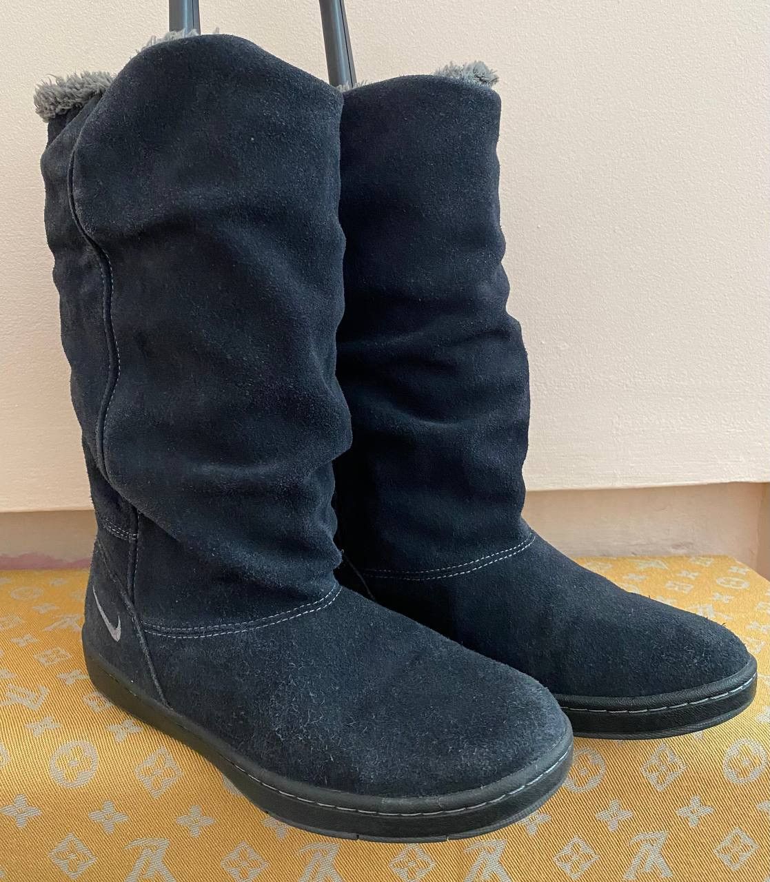 Nike 💎 Nike Sneaker Hoodie Winter Boots Womens Size 7 EUR 38 Size US 8 / IT 38 - 3 Thumbnail