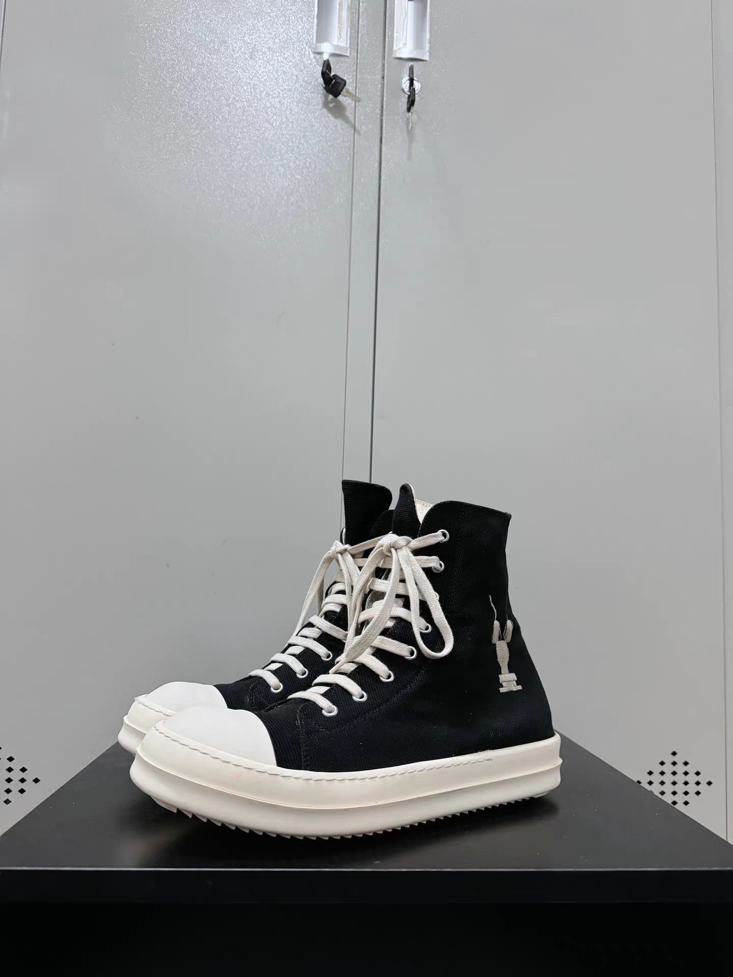 Rick Owens Rick Owens Drkshdw letter logo Converse high-top sneakers Size US 8 / EU 41 - 9 Thumbnail