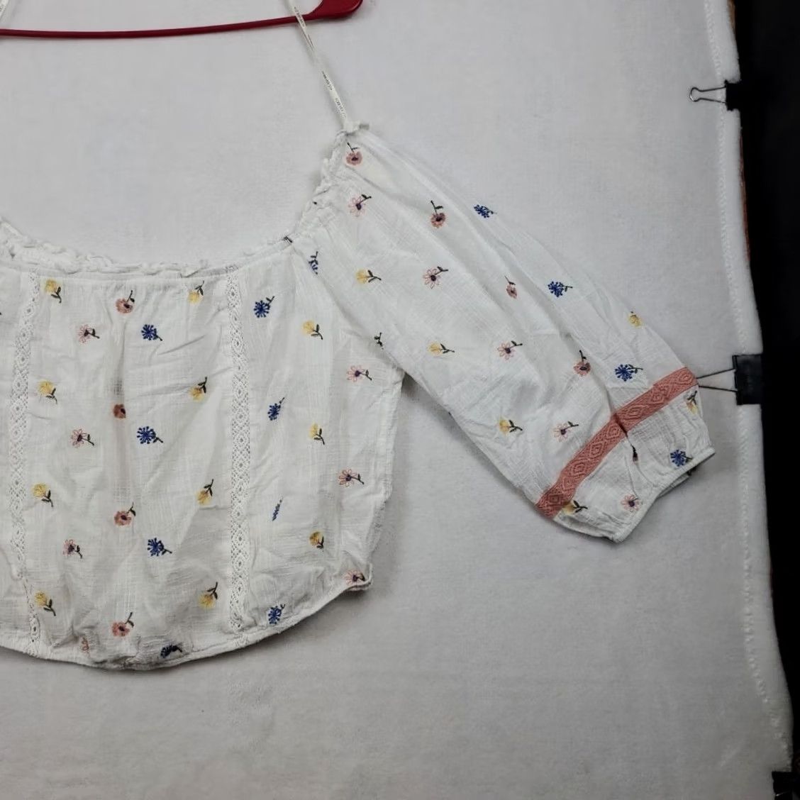 Forever 21 FOREVER 21 Floral Embroidered White Flutter Sleeve Crop Top Women's 2X Festival Apparel Shirt Crop Top Size XXL / US 16-18 / IT 52-54 - 5 Thumbnail