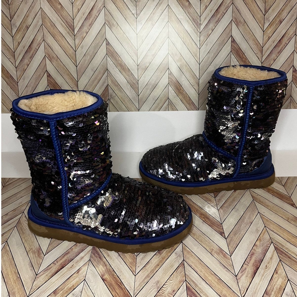 Ugg UGG Classic Short Sequin Winter Boots Blue Women's Size 7 Size US 7 / IT 37 - 2 Thumbnail