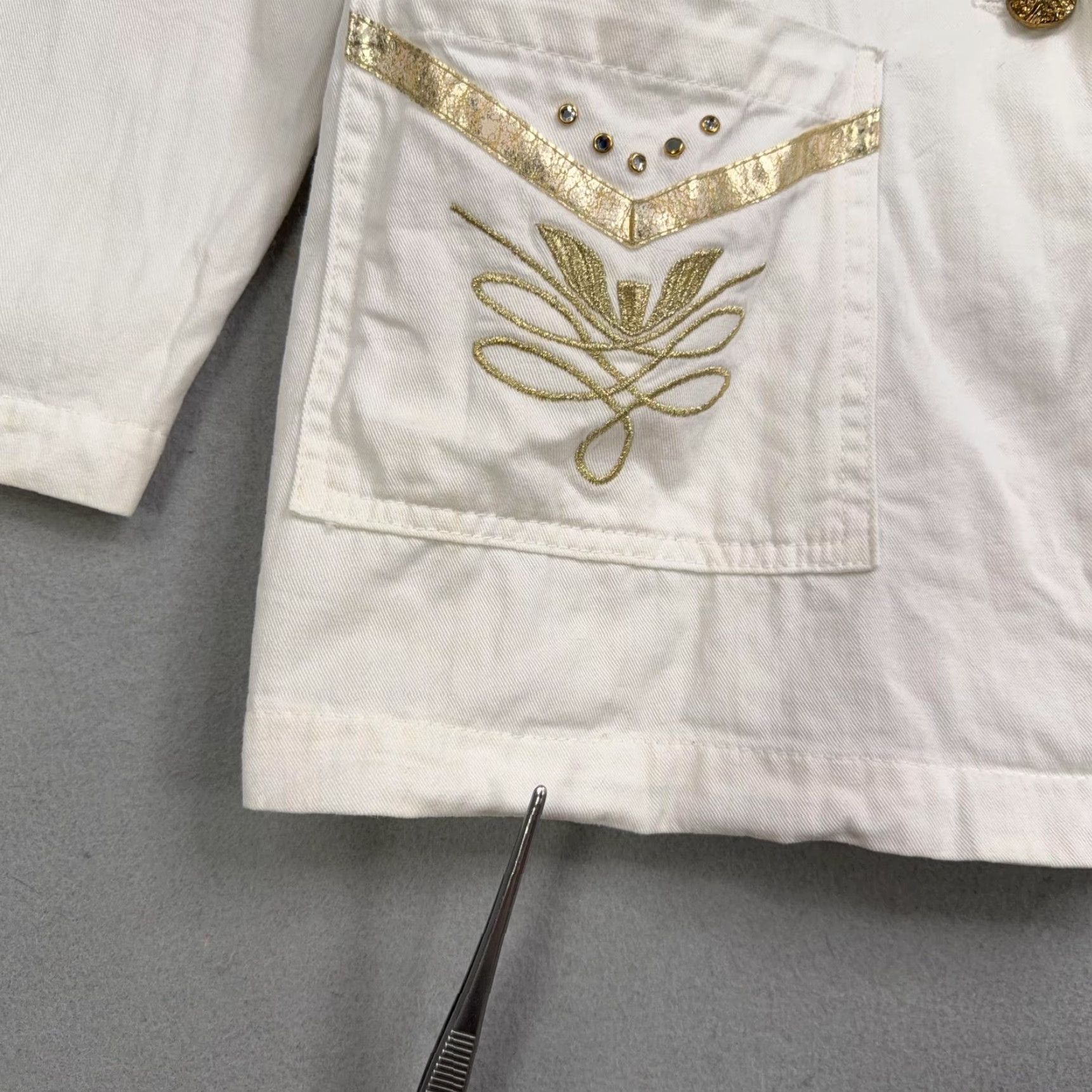 Vintage VINTAGE d. Frank Blazer Womens 10 White Western Studded Embroidered USA Gold Shirt Womens Size L / US 10 / IT 46 - 5 Thumbnail