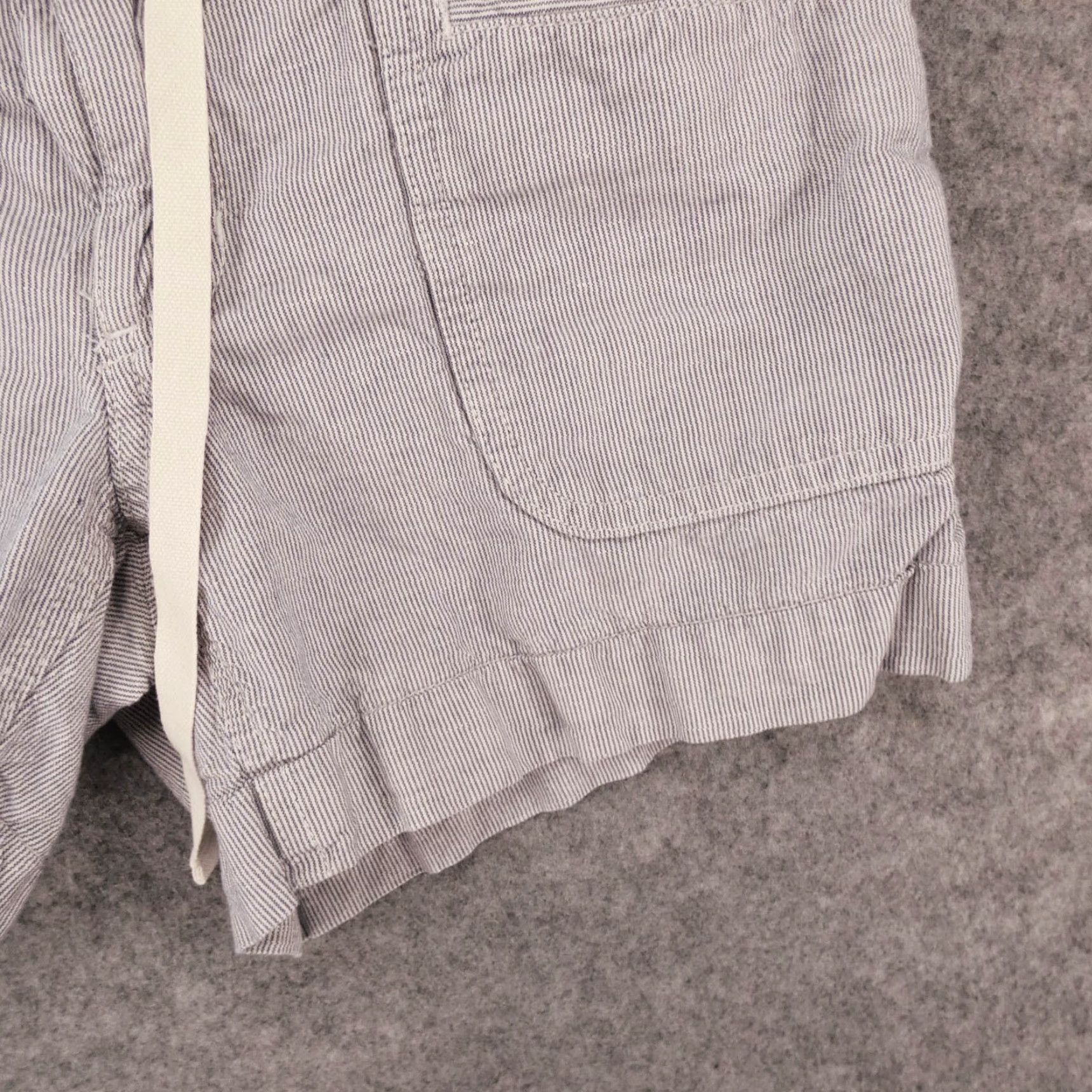 The North Face The North Face Shorts Womens 2 Flat Front Blue White Pin Stripe Drawstring Size 26" / US 2 / IT 38 - 4 Thumbnail
