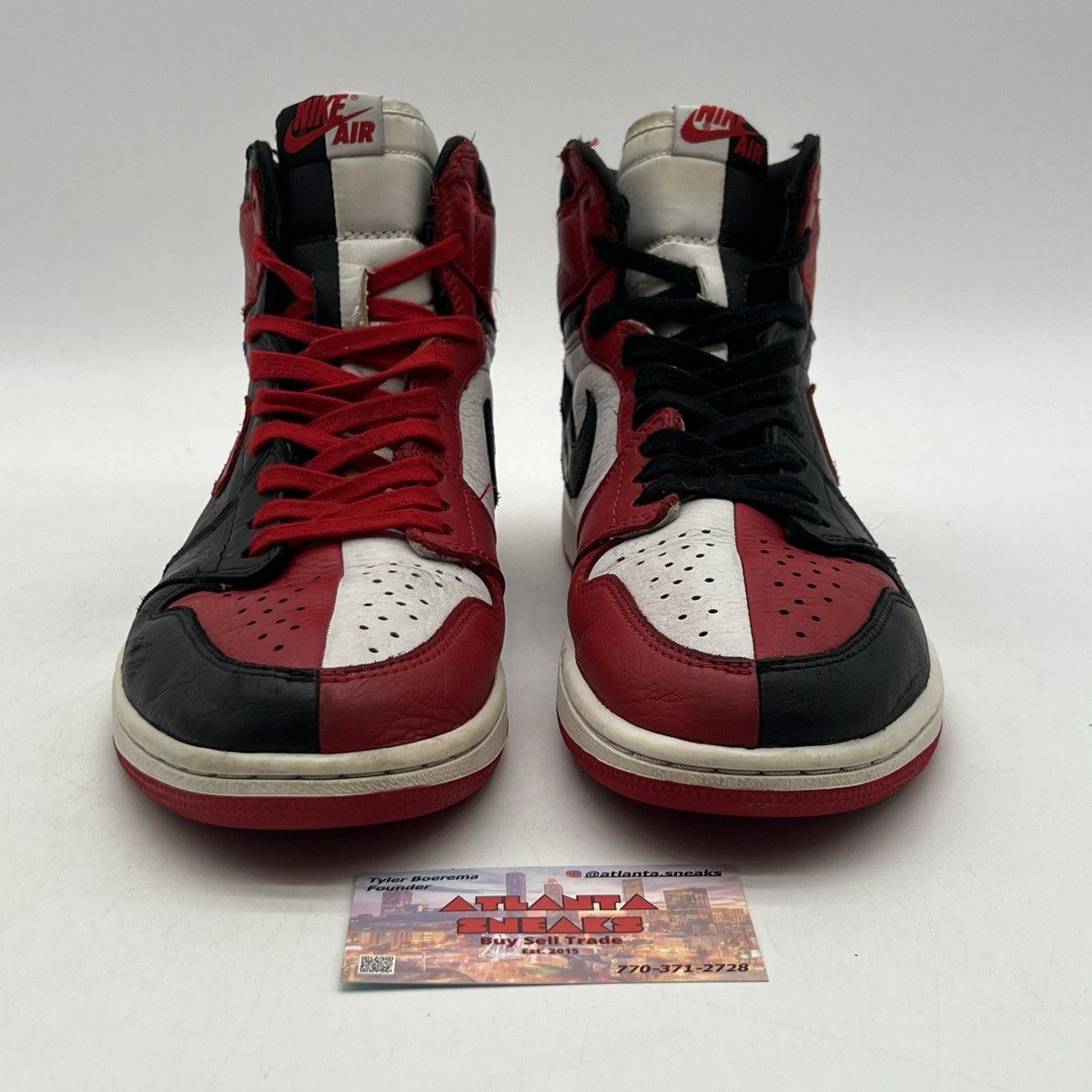 Nike Air Jordan 1 high homage to home Size US 10 / EU 43 - 2 Thumbnail