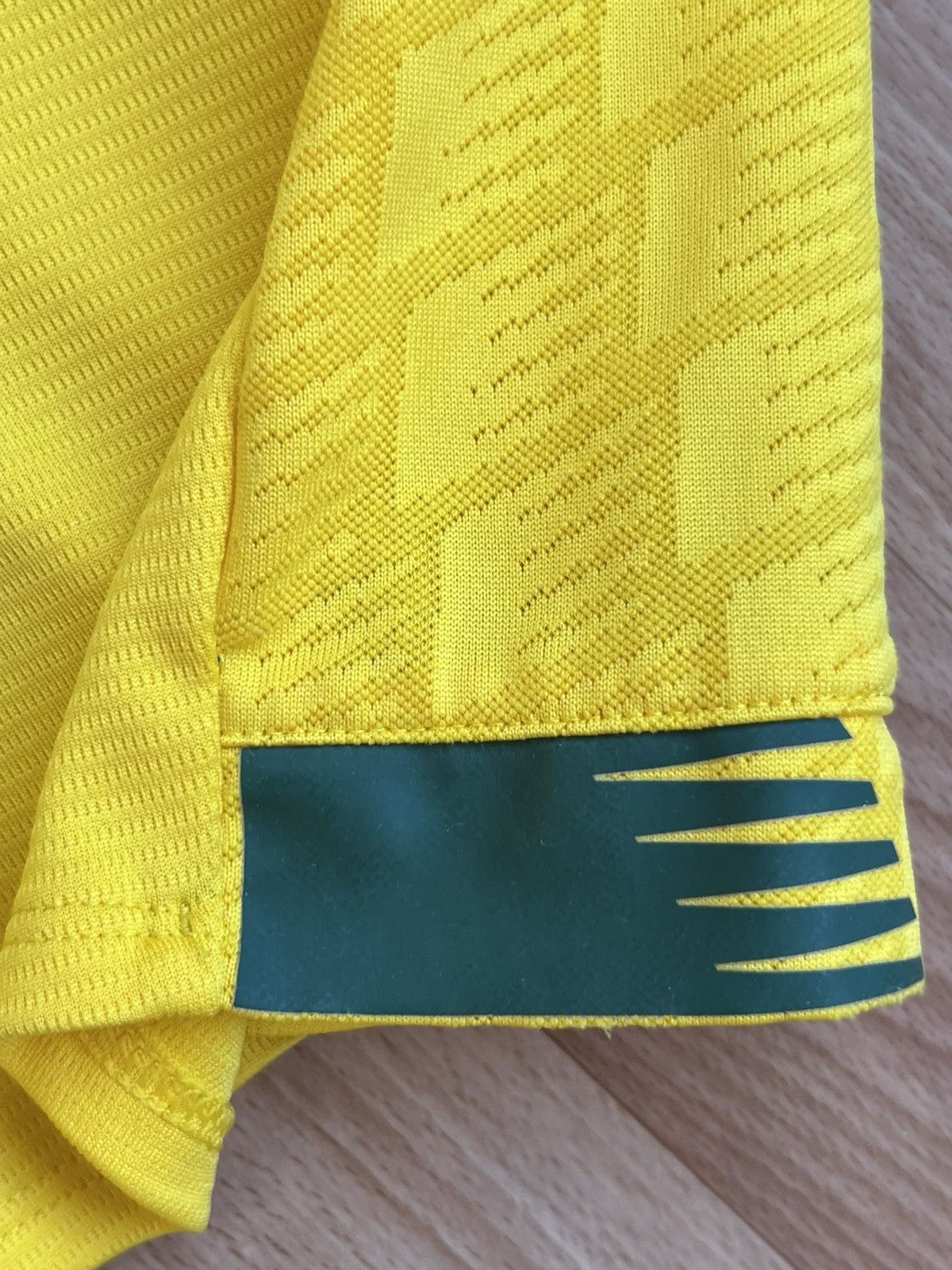 New Balance 2019/2020 Celtic Training Soccer Jersey Men’s Yellow XXL Size US XXL / EU 58 / 5 - 6 Thumbnail