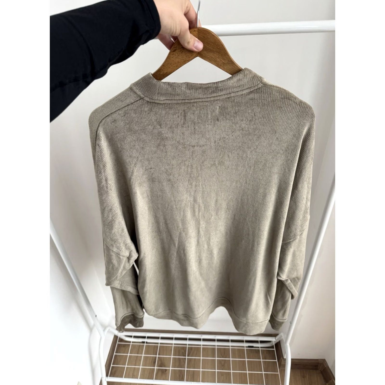 Vintage VINTAGE Represent Beige Sweater 100% Viscose Oversized Fit Size L Men Size US L / EU 52-54 / 3 - 6 Thumbnail