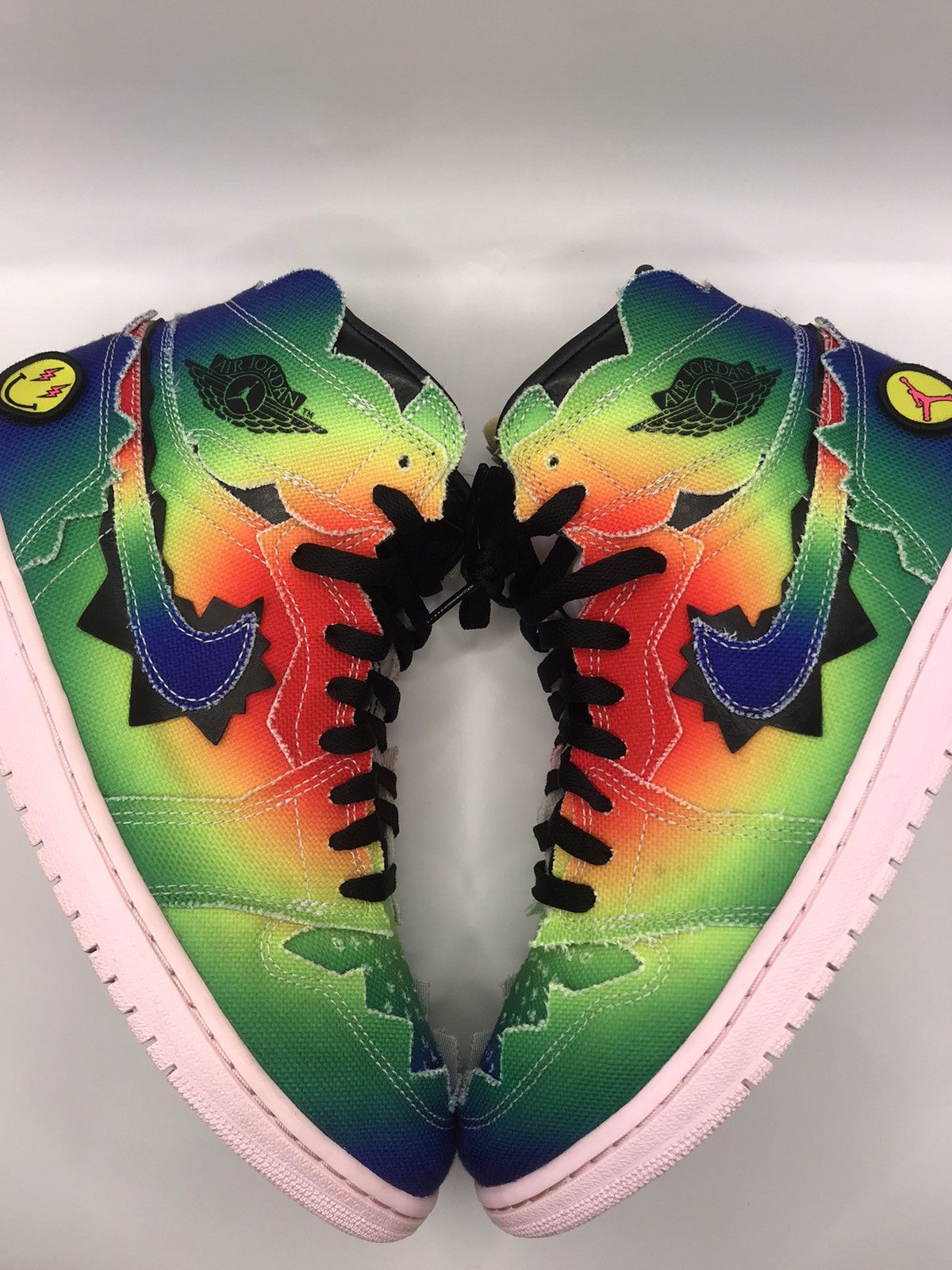 J Balvin × Nike Jordan 1 x J Balvin Size US 11 / EU 44 - 2 Thumbnail
