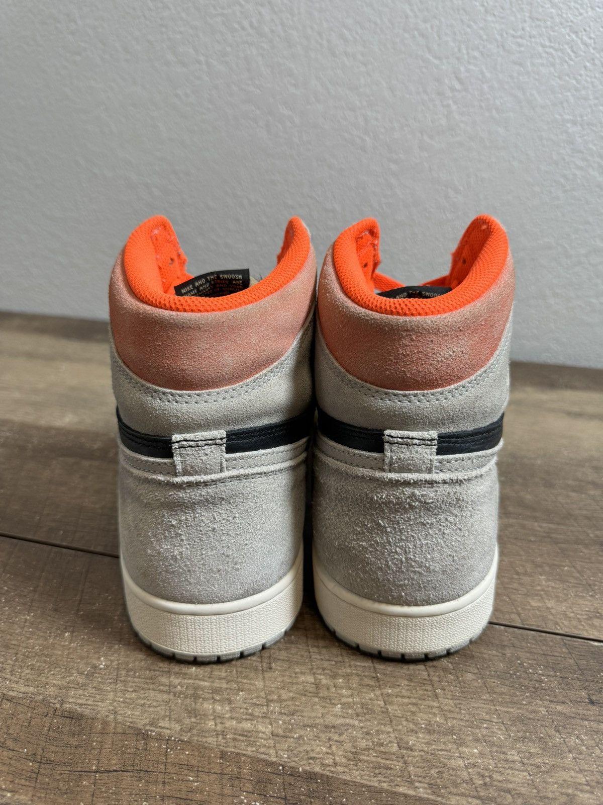 Jordan Brand Nike Air Jordan 1 Retro High OG Neutral Grey Men's Size 12.5 Size US 12.5 / EU 45-46 - 4 Thumbnail