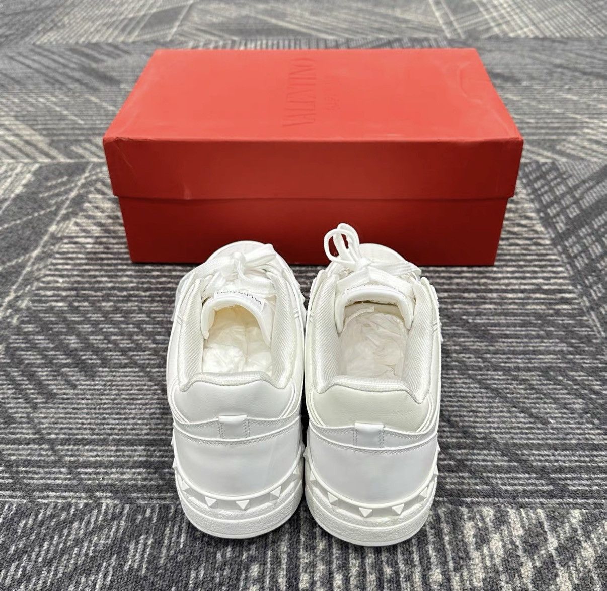 Valentino Valentino Rockstud White Casual Sneakers J42 Size US 8 / EU 41 - 3 Thumbnail