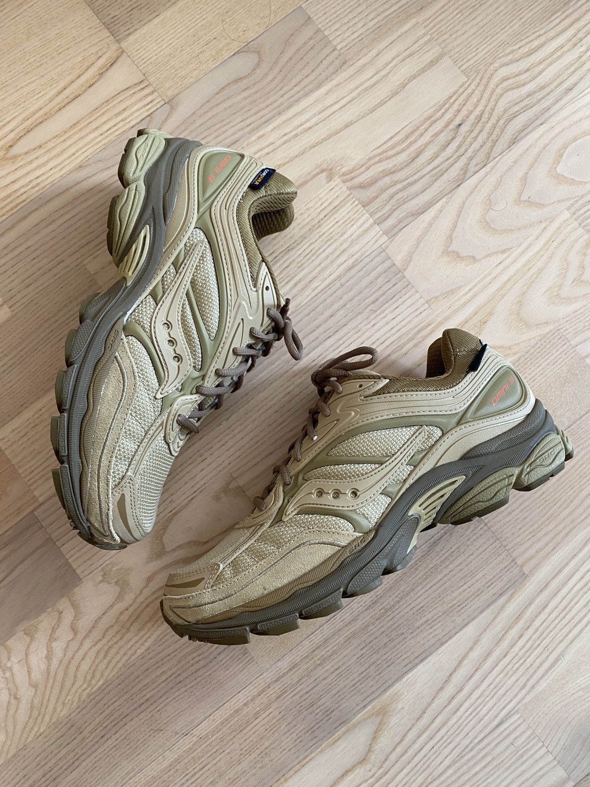 Saucony Saucony X Starcow ProGrid Omni 9 Armor “Desert” Size US 9 / EU 42 - 2 Thumbnail